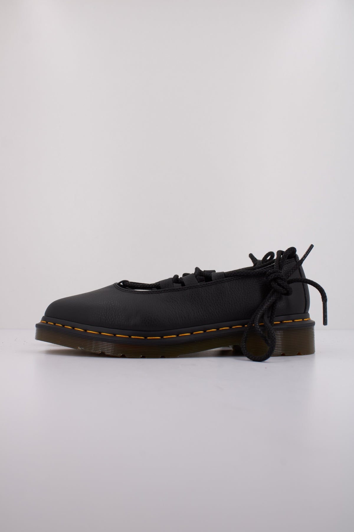 DR. MARTENS ELPHIE II en color NEGRO  (1)