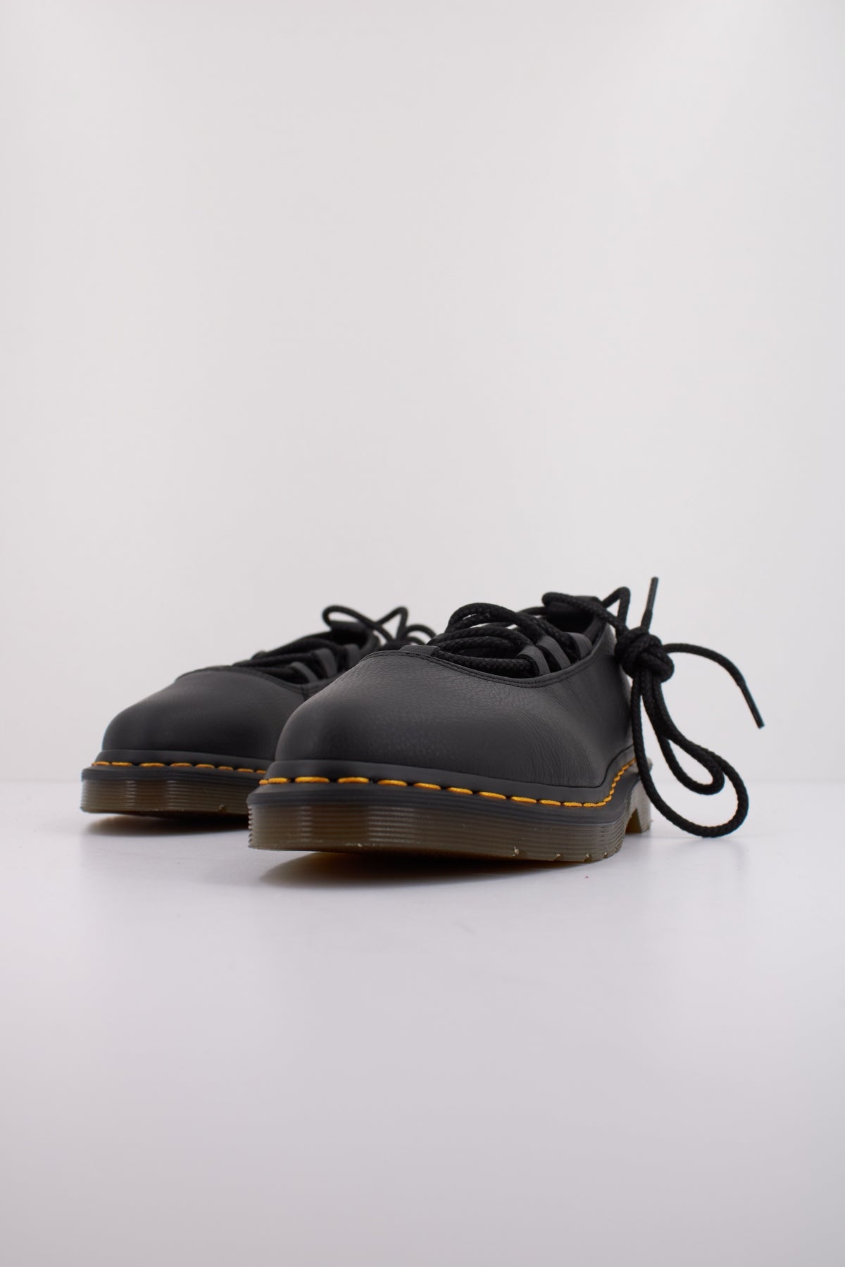 DR. MARTENS ELPHIE II en color NEGRO  (2)
