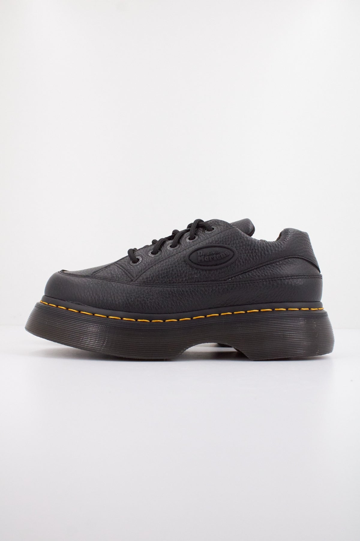DR. MARTENS BUZZ I en color NEGRO  (1)
