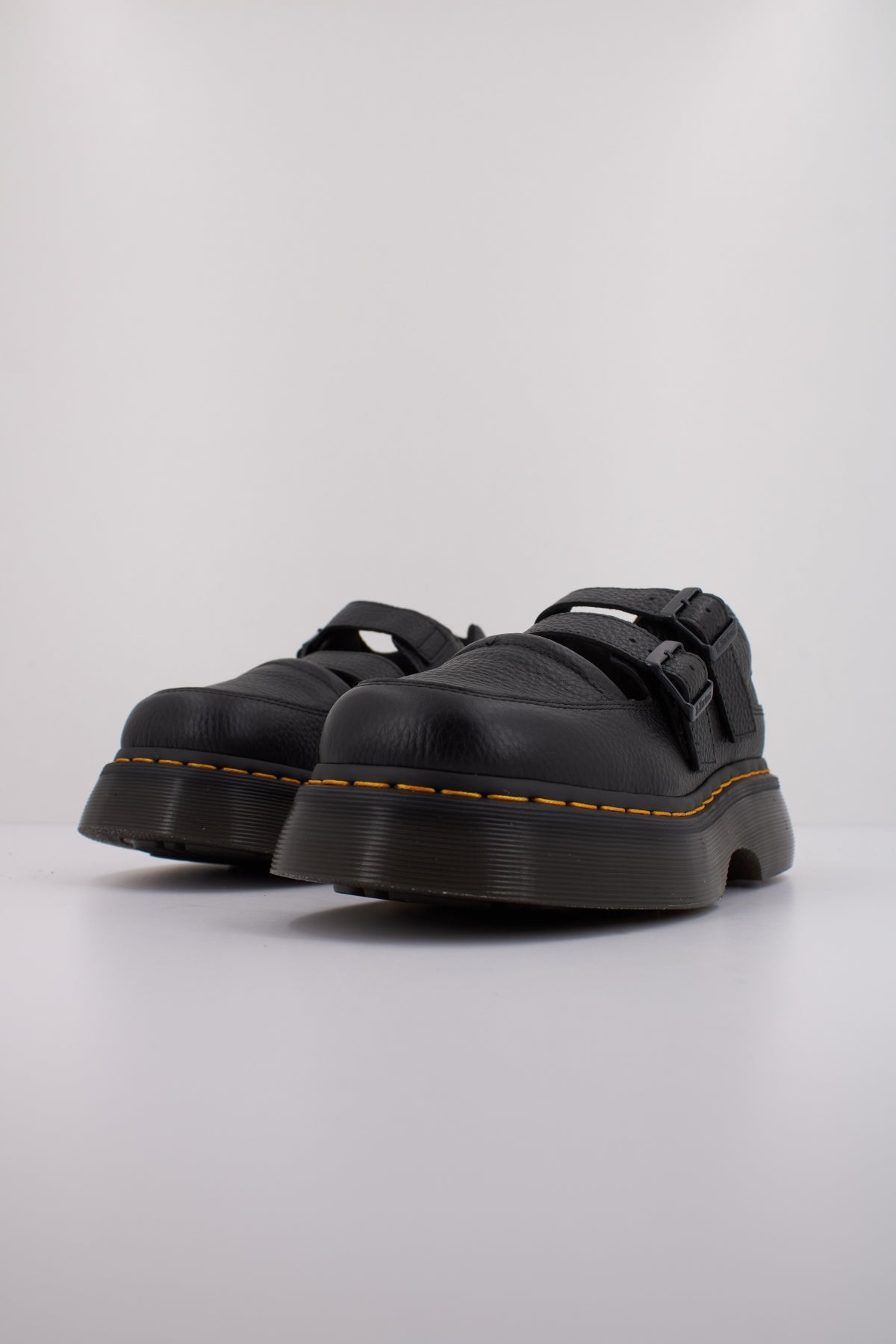 DR. MARTENS BUZZ MJ en color NEGRO  (2)