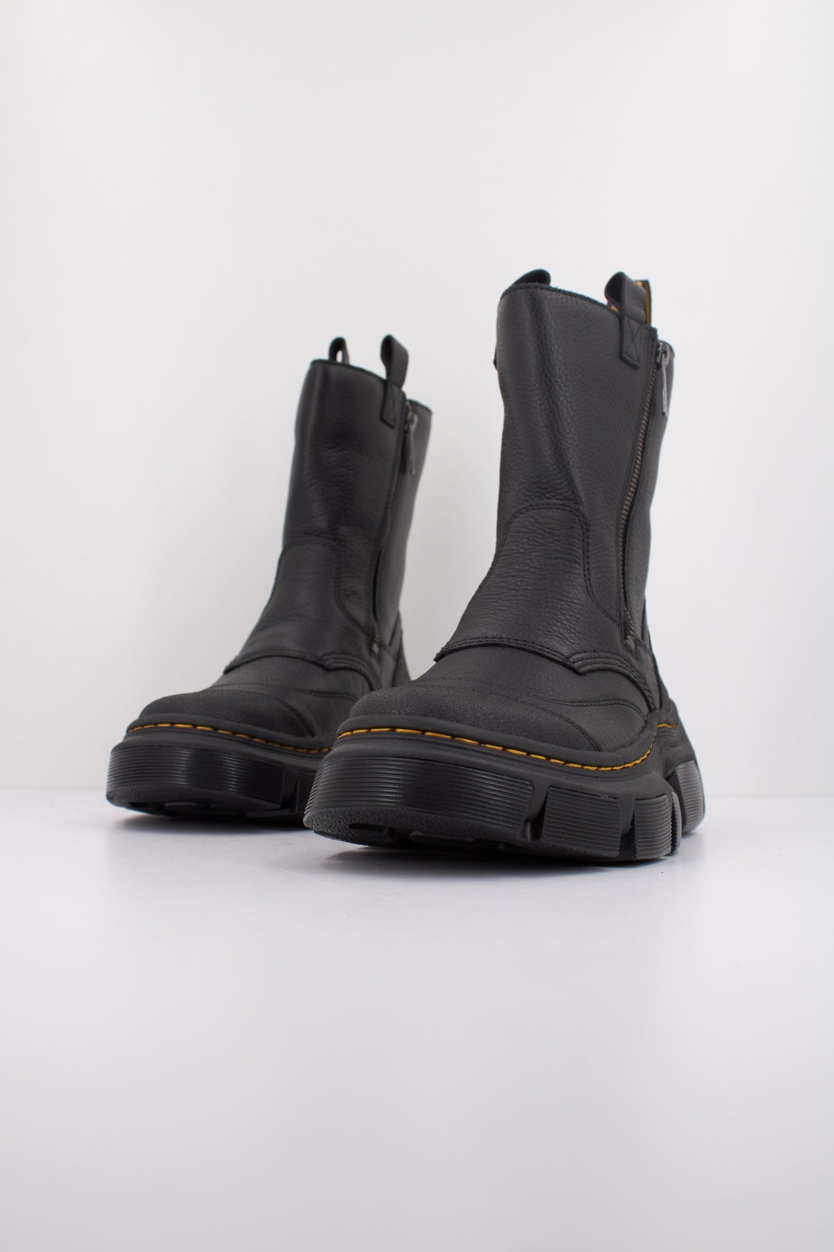 DR. MARTENS DMXL RIGGER en color NEGRO  (2)