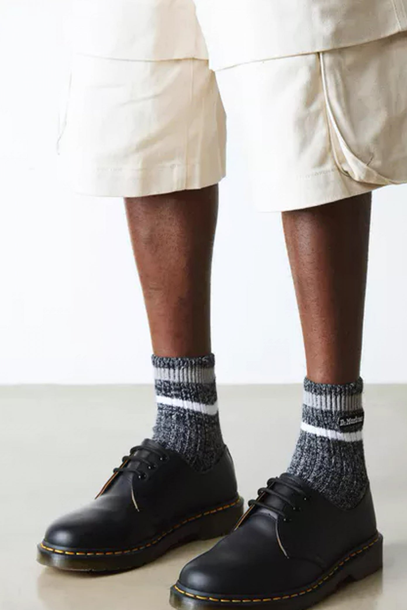 DR. MARTENS  SHORT MARL SOCK  en color GRIS  (2)