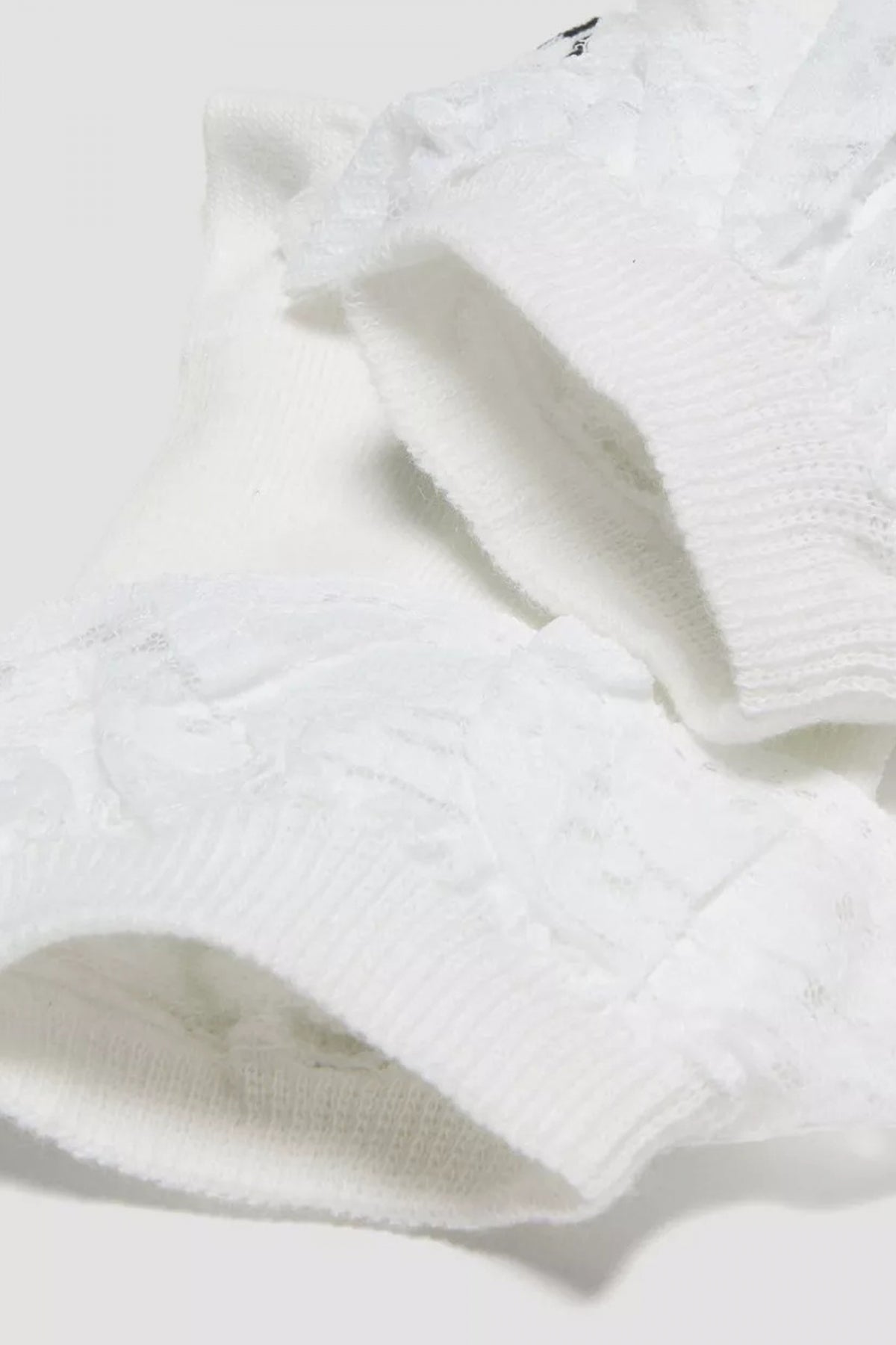 DR. MARTENS FRILL SOCK en color BLANCO  (4)