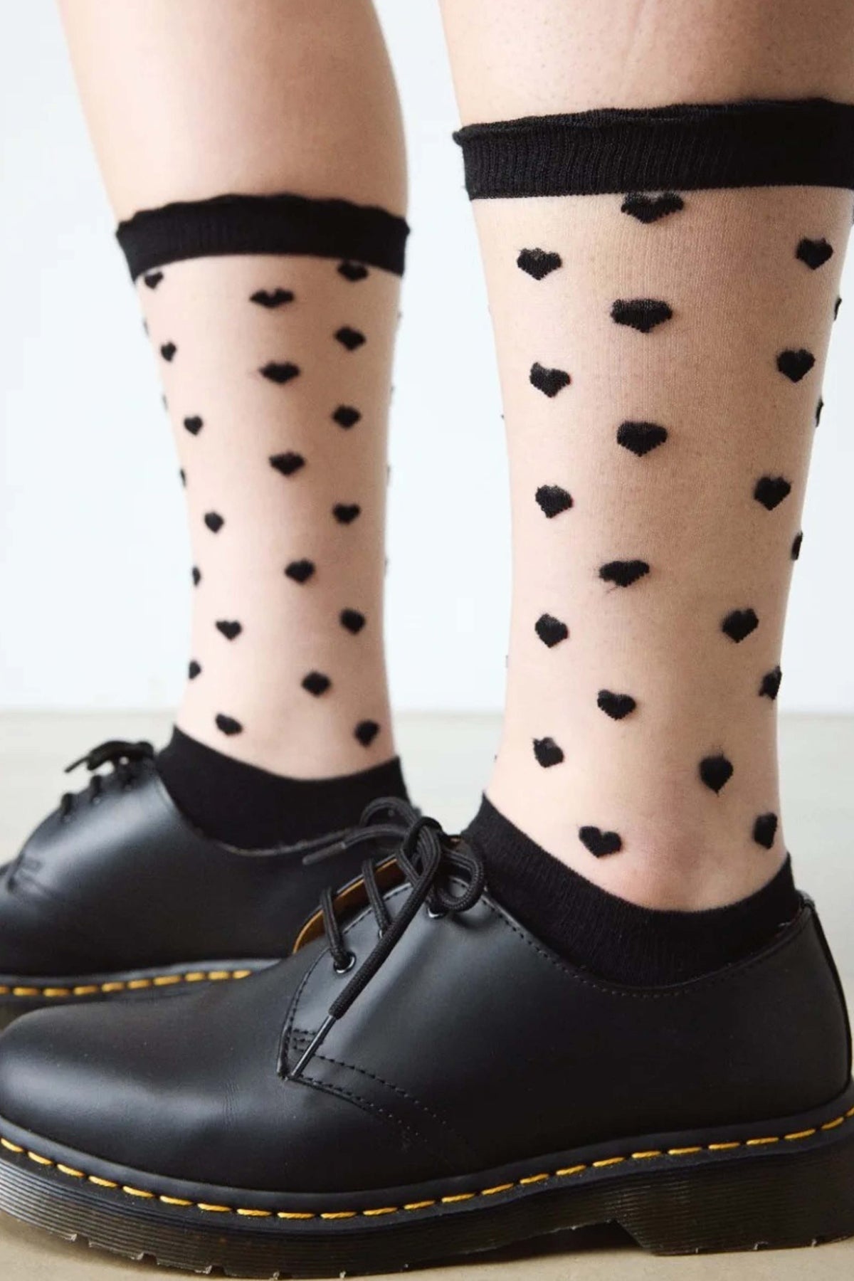 DR. MARTENS HEART MESH SOCK en color NEGRO  (1)