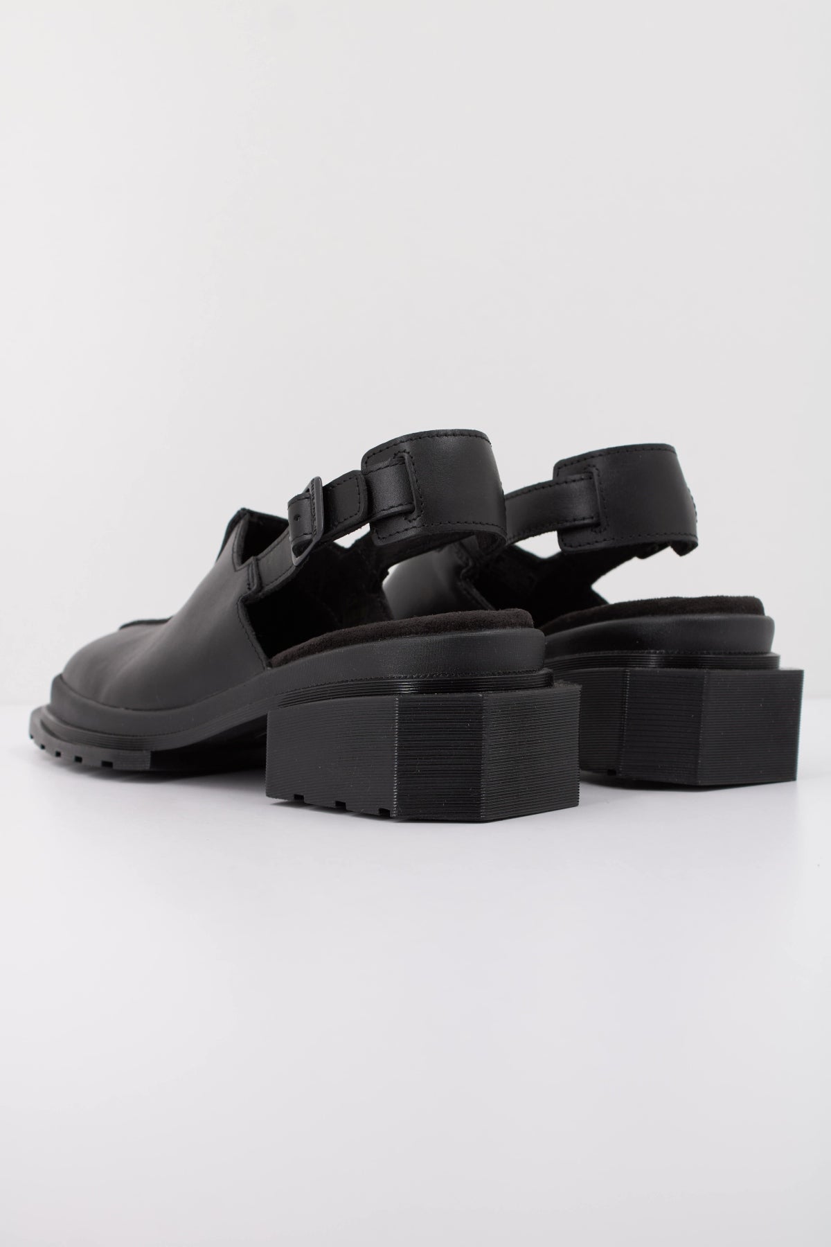 DR. MARTENS  MAYBOLE MULE  en color NEGRO  (4)