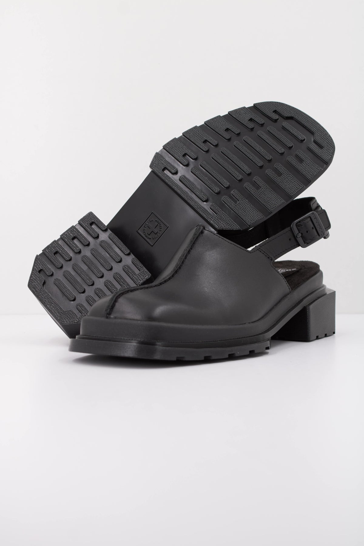 DR. MARTENS  MAYBOLE MULE  en color NEGRO  (5)