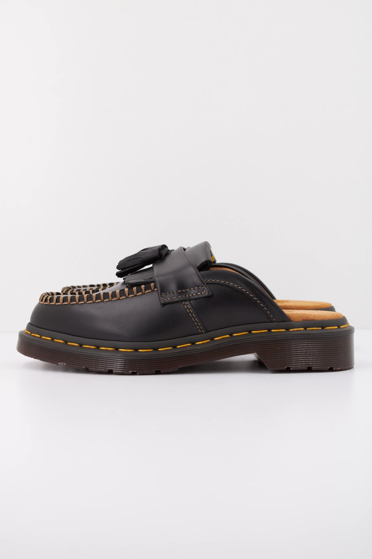 DR. MARTENS ADRIAN MULE en color NEGRO  (1)