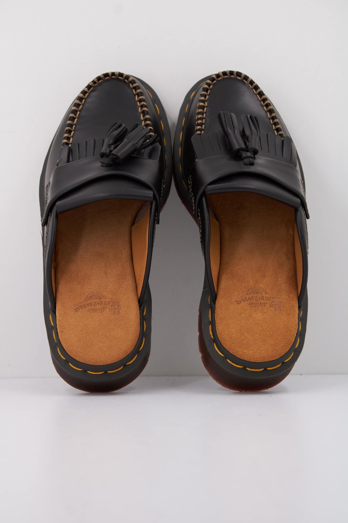 DR. MARTENS ADRIAN MULE en color NEGRO  (3)