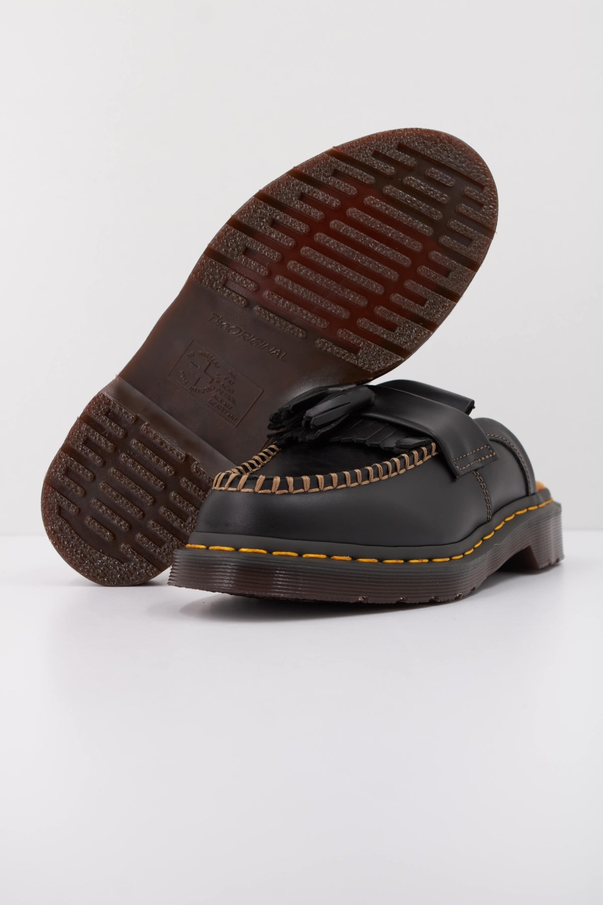 DR. MARTENS ADRIAN MULE en color NEGRO  (5)