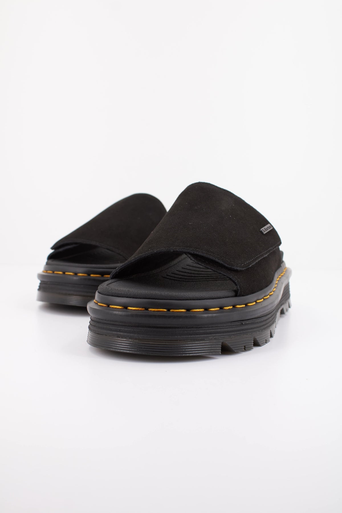 DR. MARTENS ZEBZAG SLIDE en color NEGRO  (2)