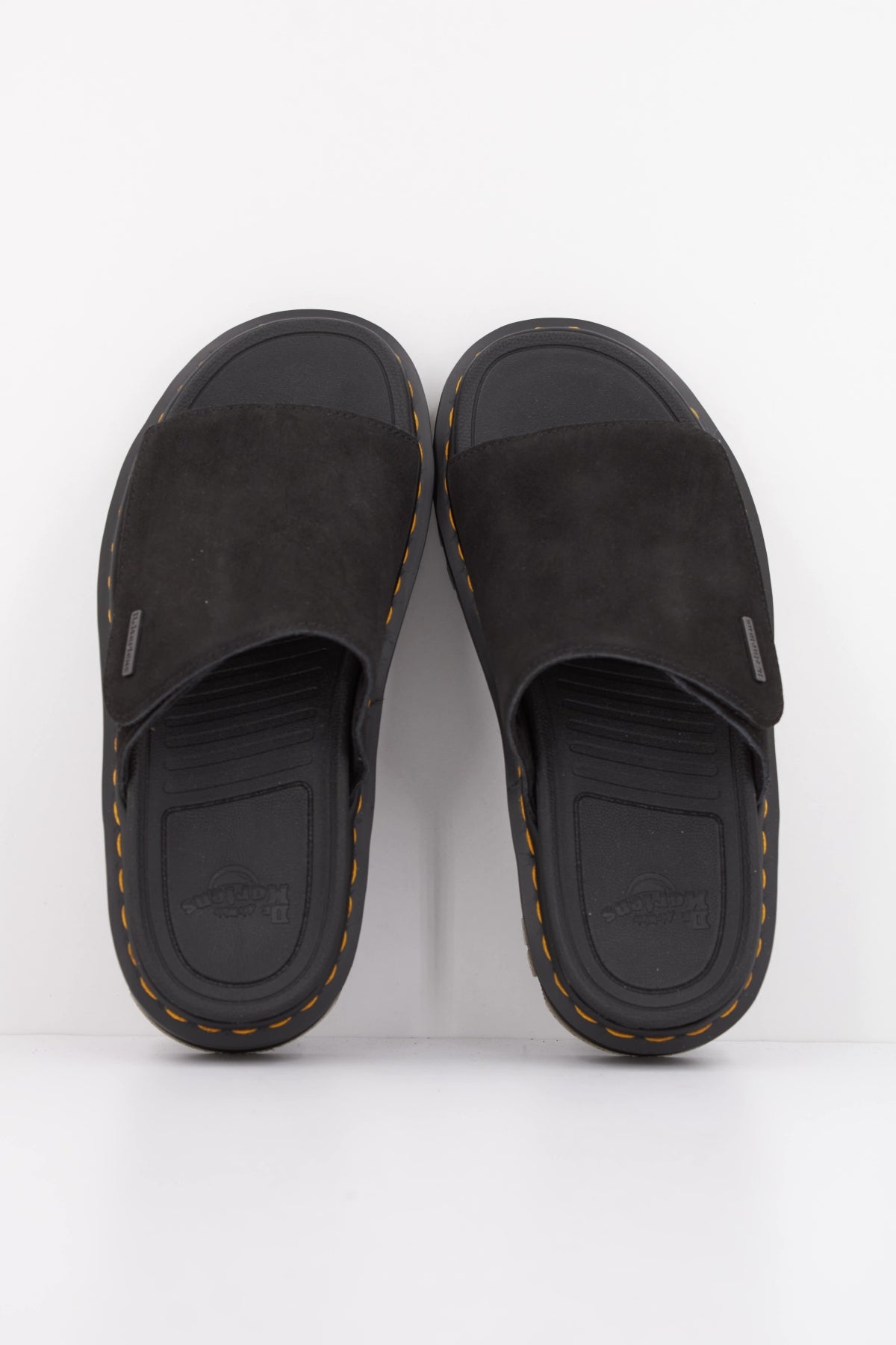 DR. MARTENS ZEBZAG SLIDE en color NEGRO  (3)