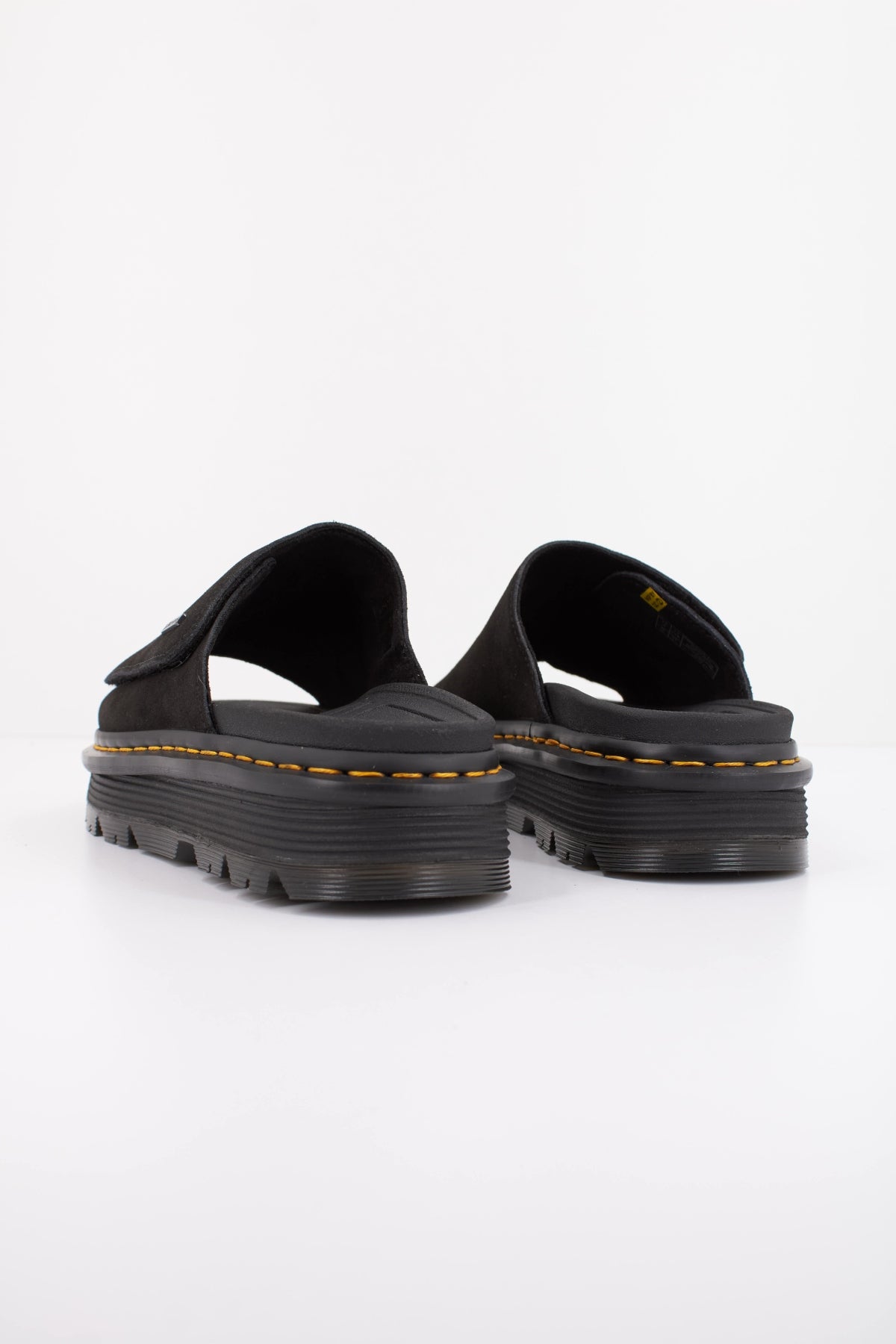DR. MARTENS ZEBZAG SLIDE en color NEGRO  (4)