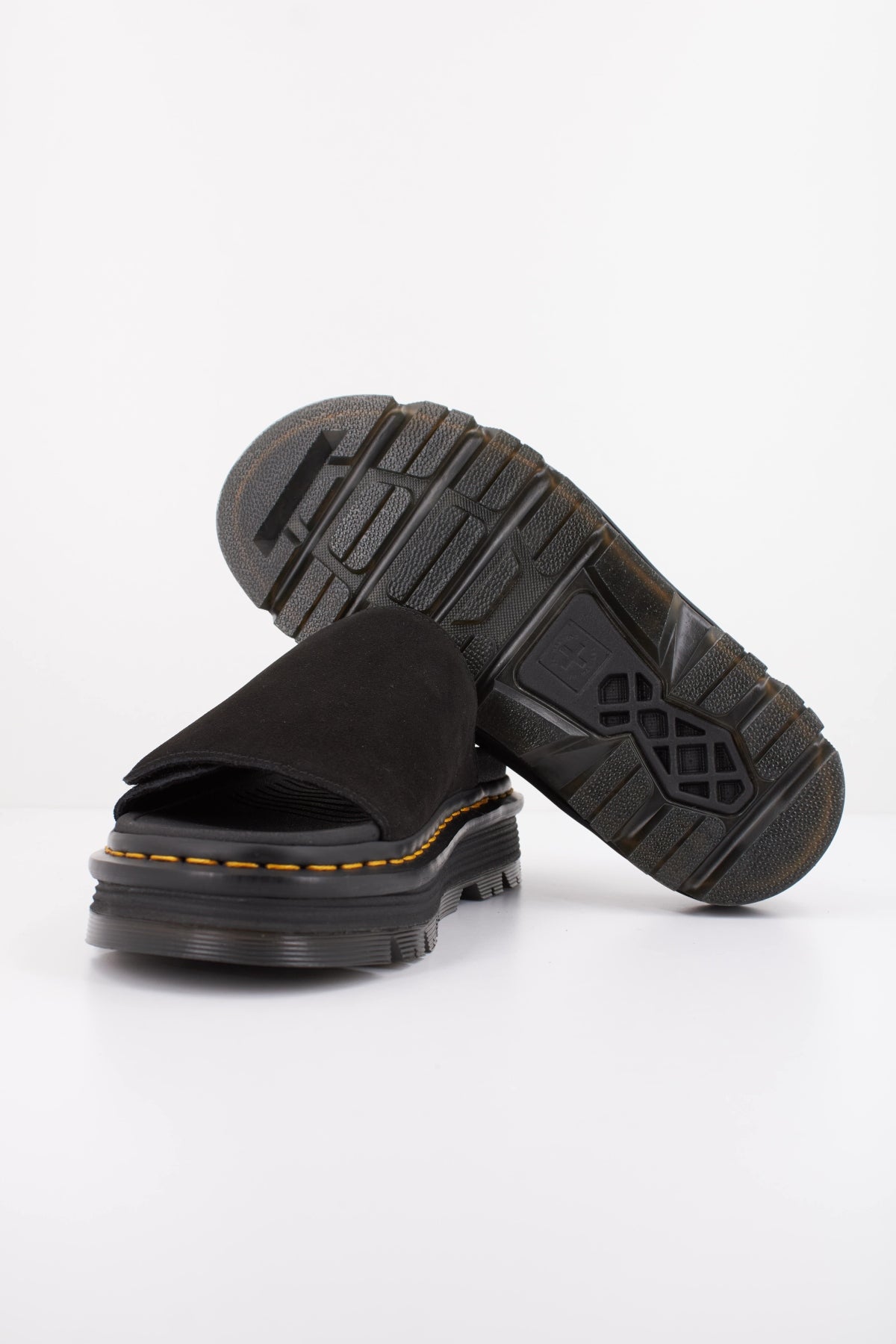 DR. MARTENS ZEBZAG SLIDE en color NEGRO  (5)