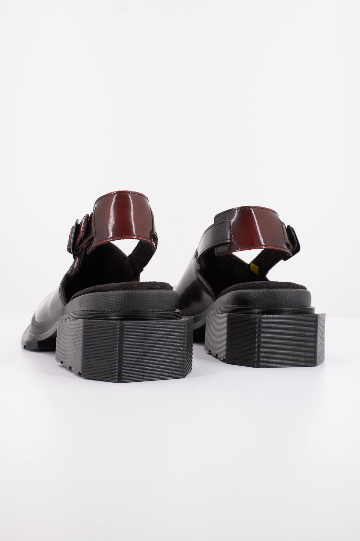 DR. MARTENS MAYBOLE MULE en color BURDEOS  (4)