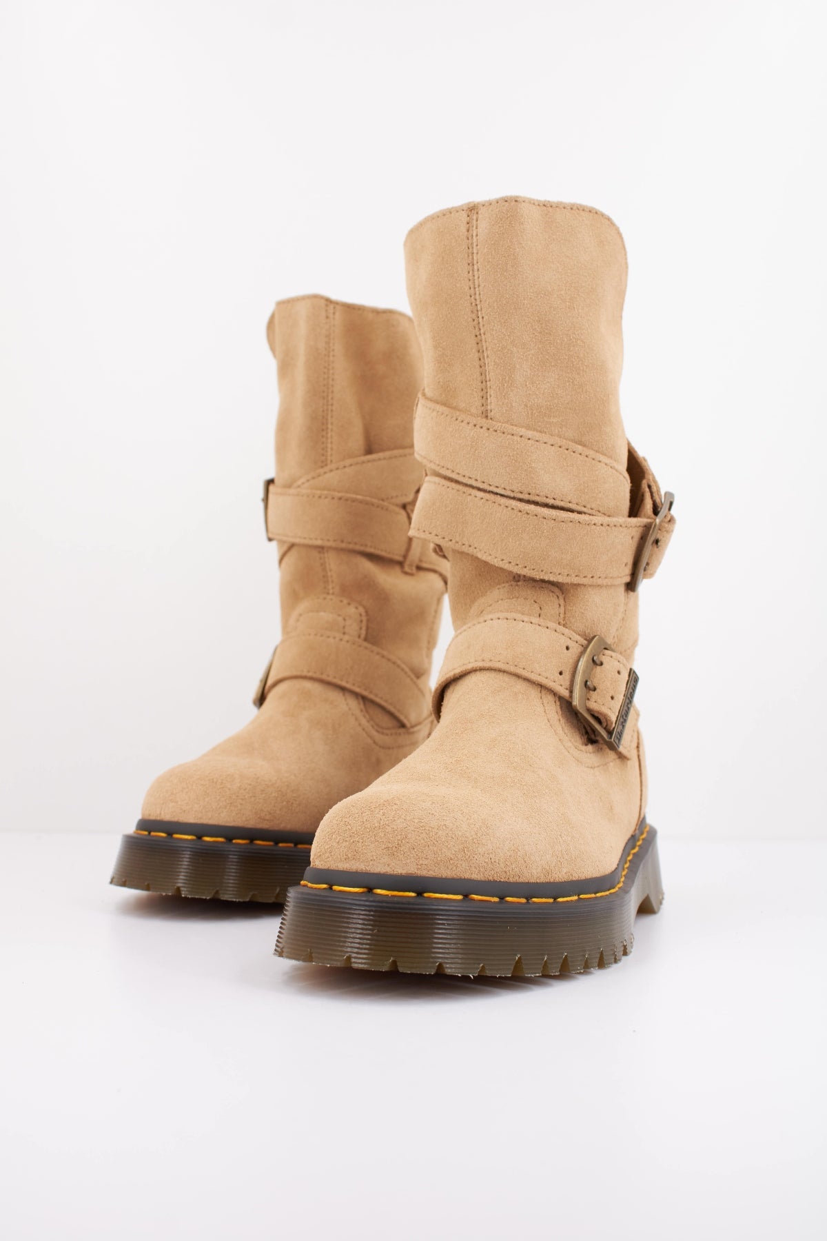 DR. MARTENS ANISTONE STRAP en color MARRON CLARO  (2)