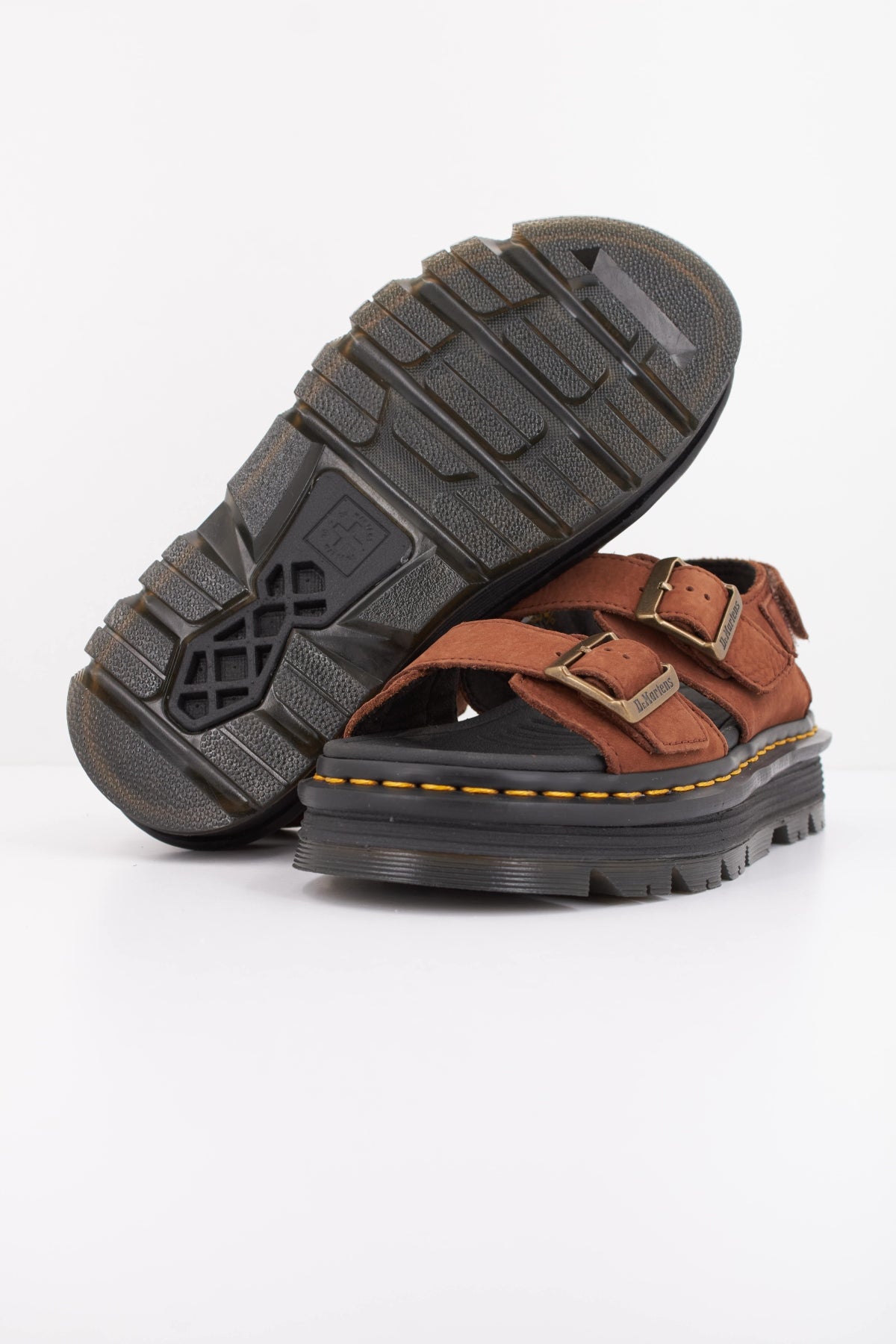 DR. MARTENS ZEBZAG SANDAL en color MARRON  (5)