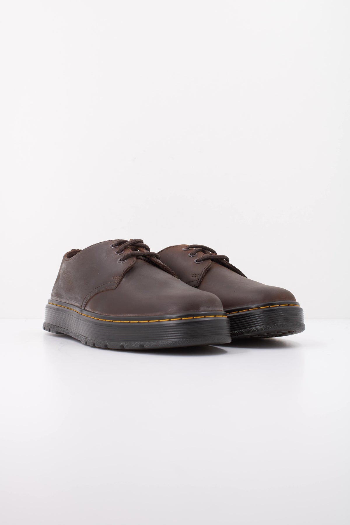 DR. MARTENS BROOKLINE LO  EYE SHOE DARK en color MARRON  (2)