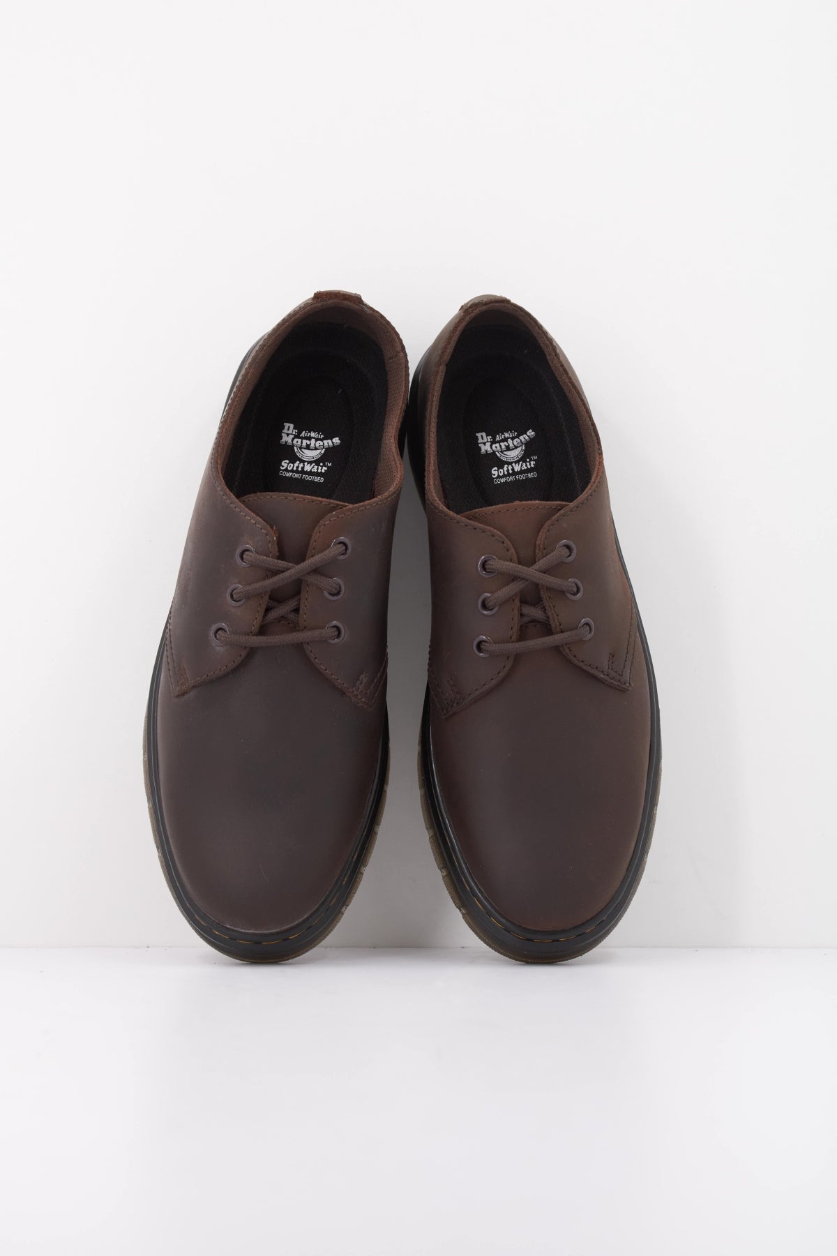 DR. MARTENS BROOKLINE LO  EYE SHOE DARK en color MARRON  (3)