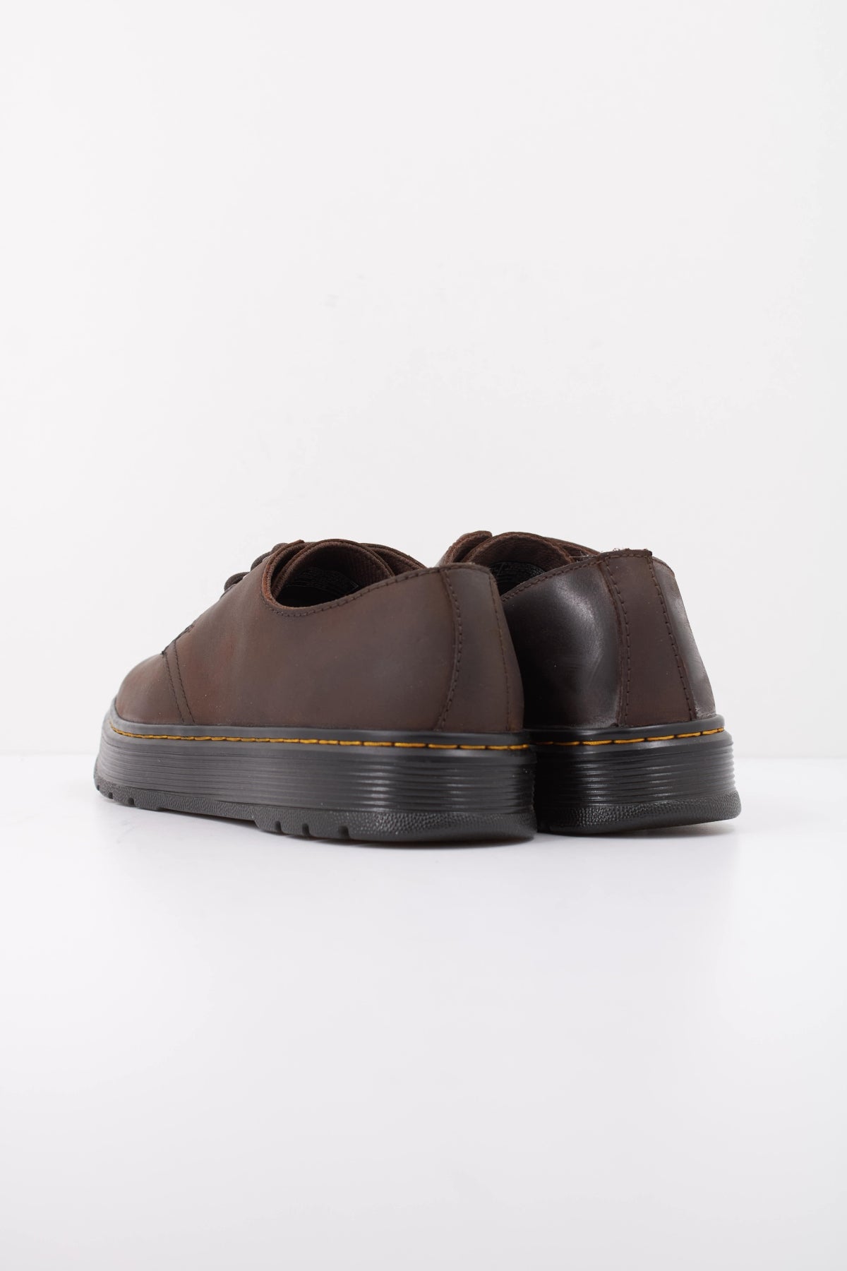 DR. MARTENS BROOKLINE LO  EYE SHOE DARK en color MARRON  (4)