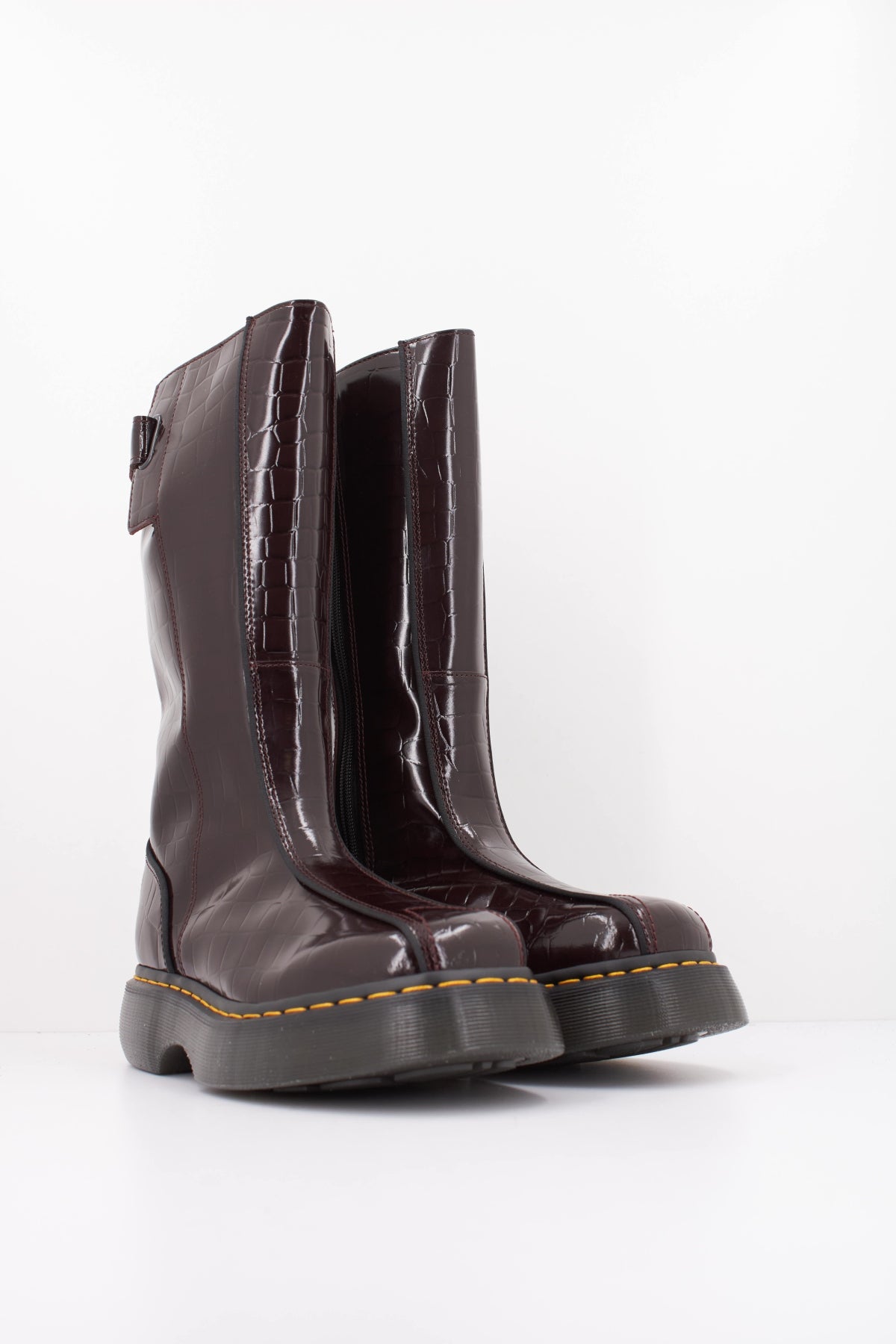 DR. MARTENS BUZZ HI en color BURDEOS  (2)