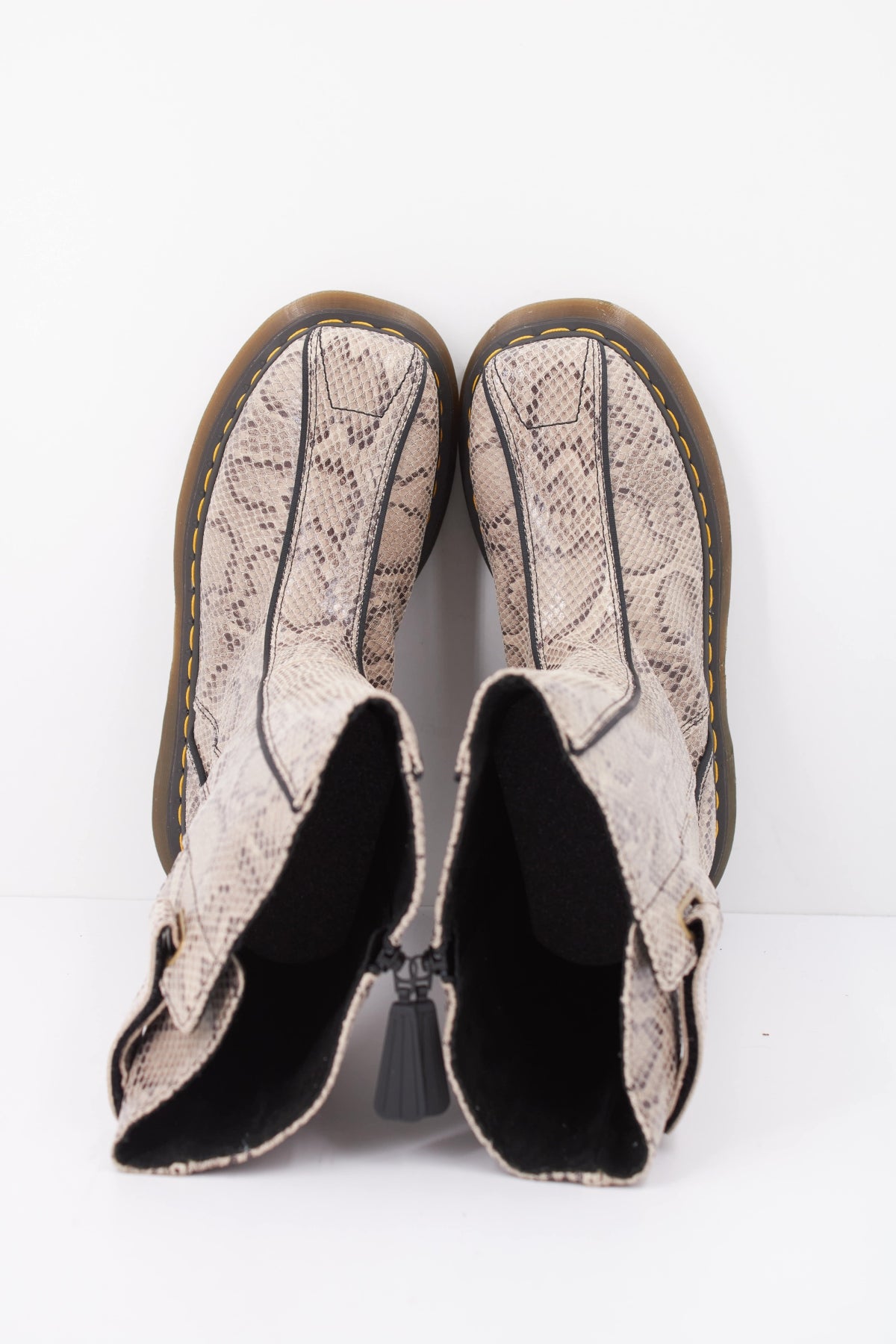 DR. MARTENS BUZZ HI en color ANIMAL PRINT  (3)