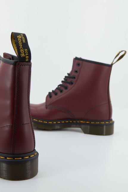 DR. MARTENS  SMOOTH en color BURDEOS  (4)