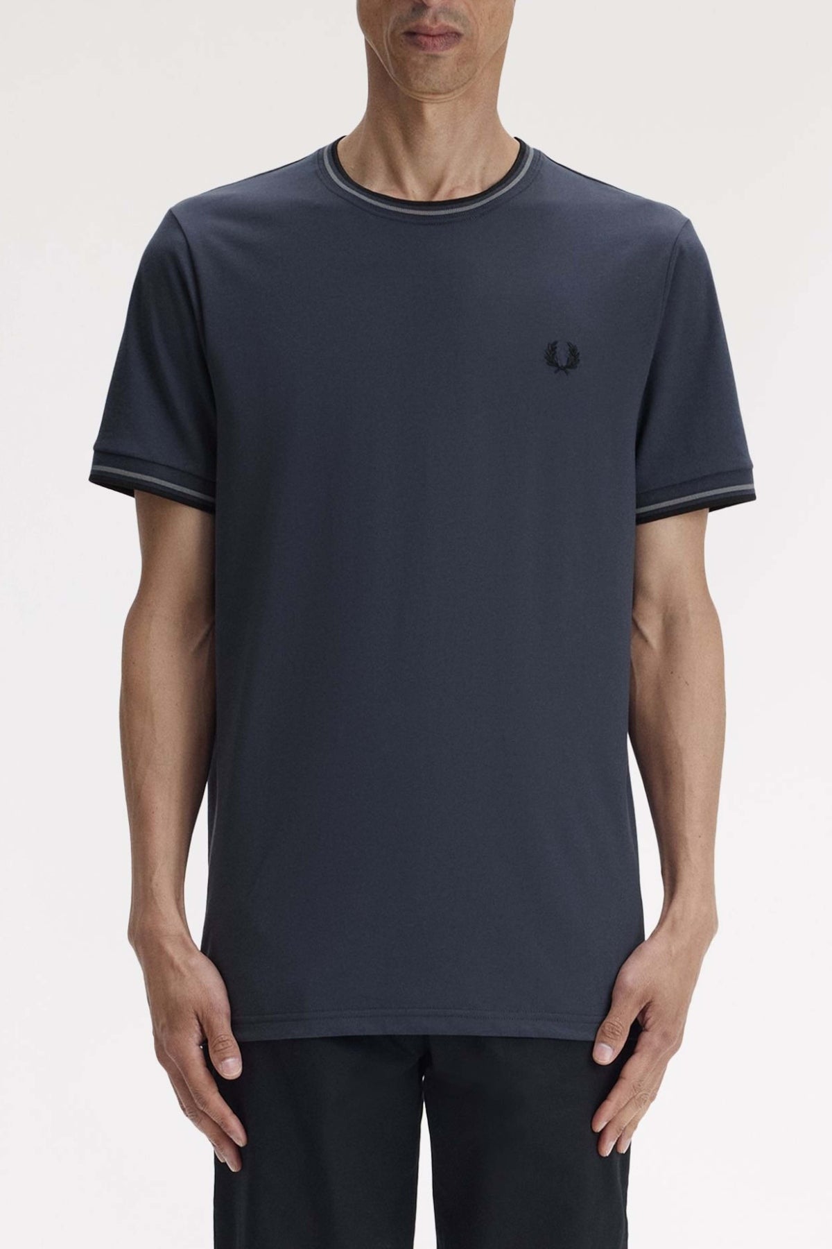 FRED PERRY  TWIN TIPPED T-SHIRT en color GRIS  (1)