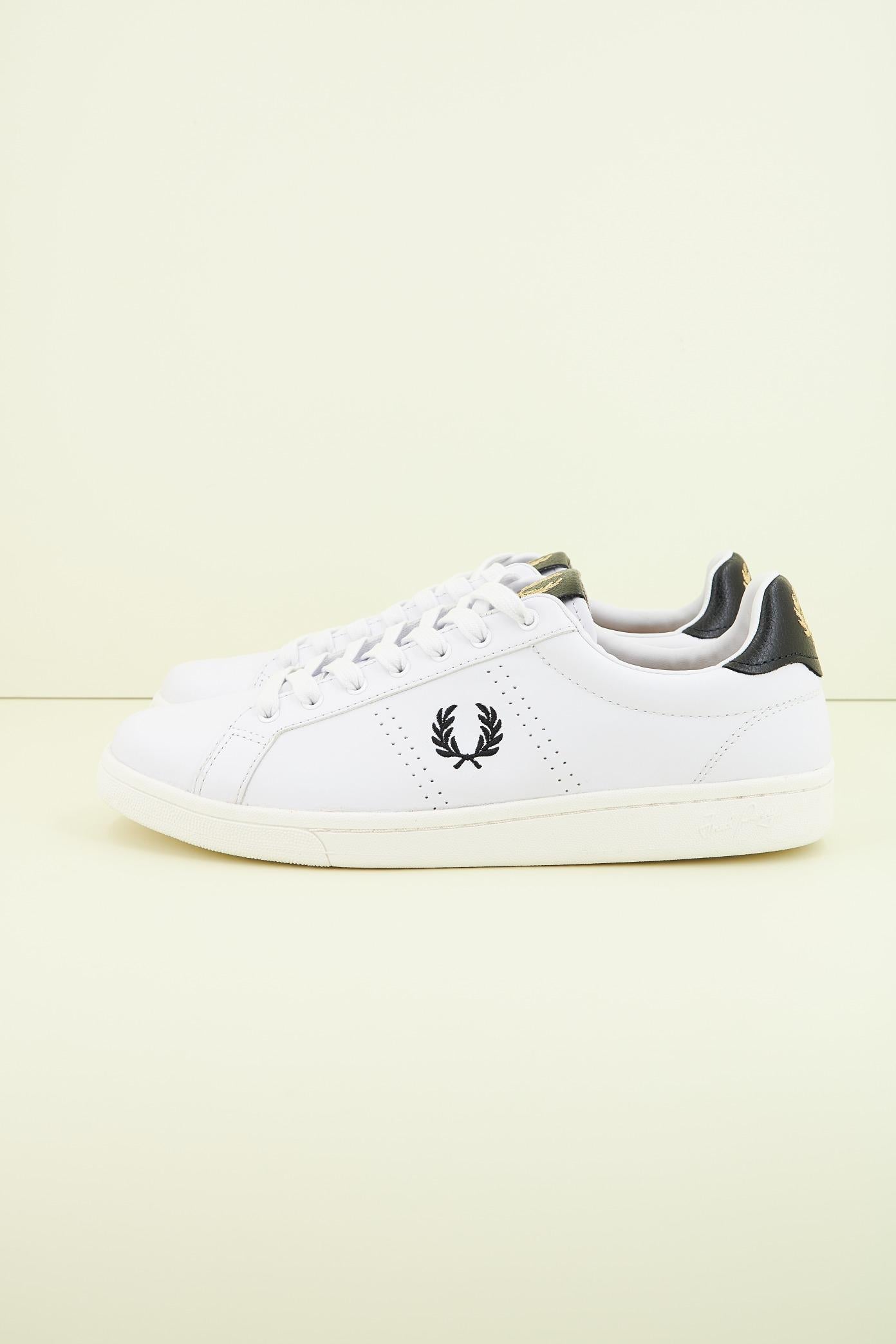 FRED PERRY LEATHER TAB en color BLANCO  (1)