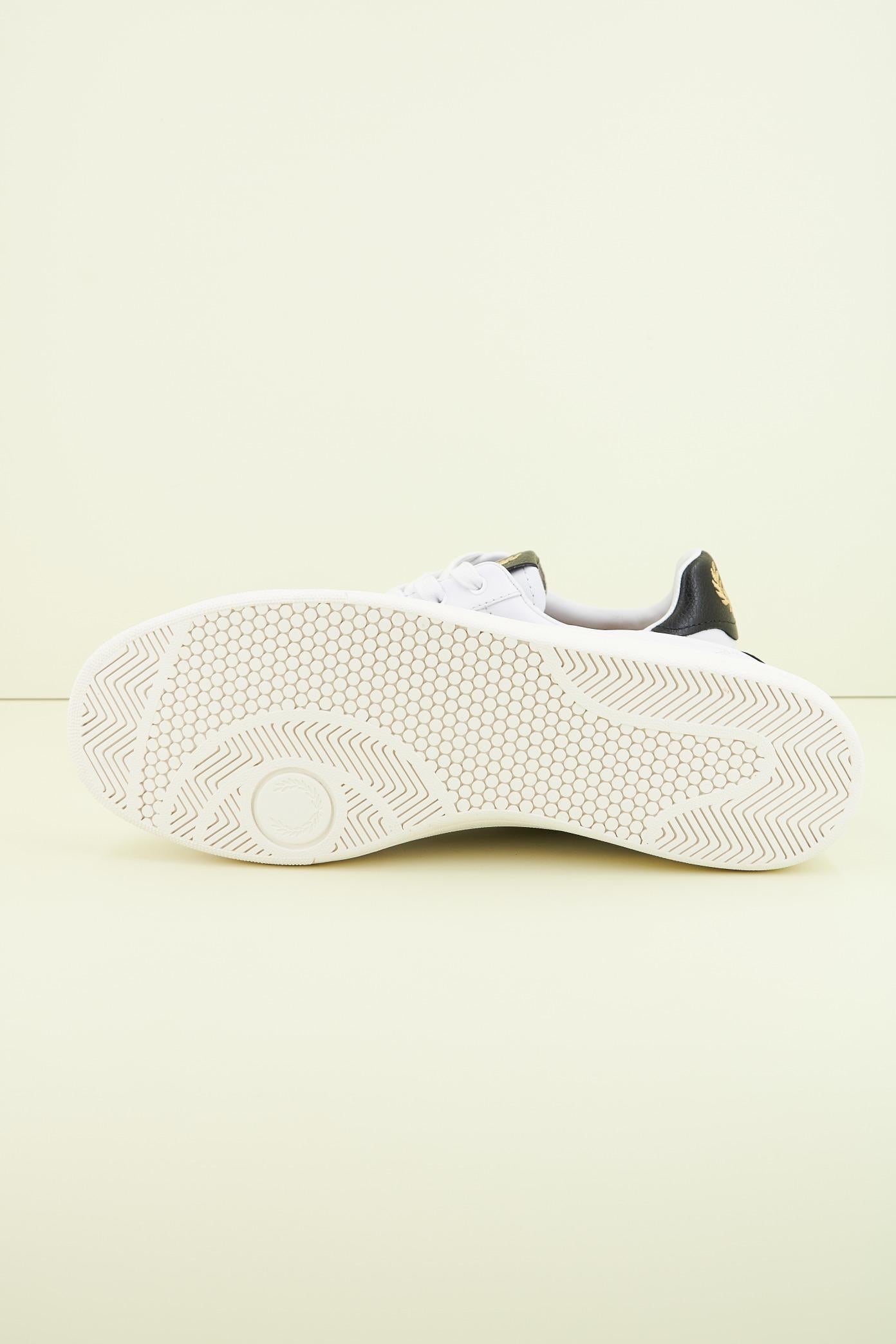 FRED PERRY LEATHER TAB en color BLANCO  (4)