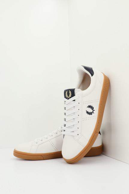 FRED PERRY LEATHER TAB en color BLANCO  (2)