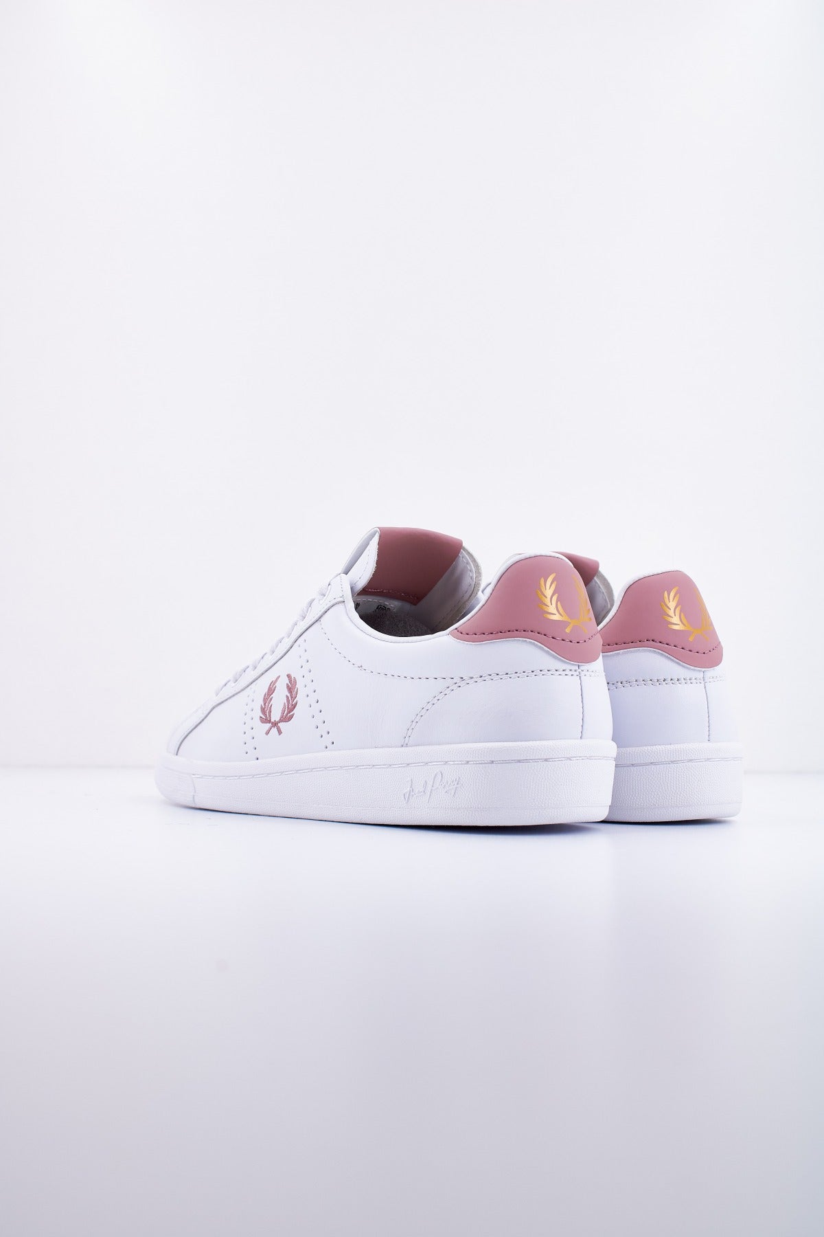 FRED PERRY LEATHER en color BLANCO  (3)