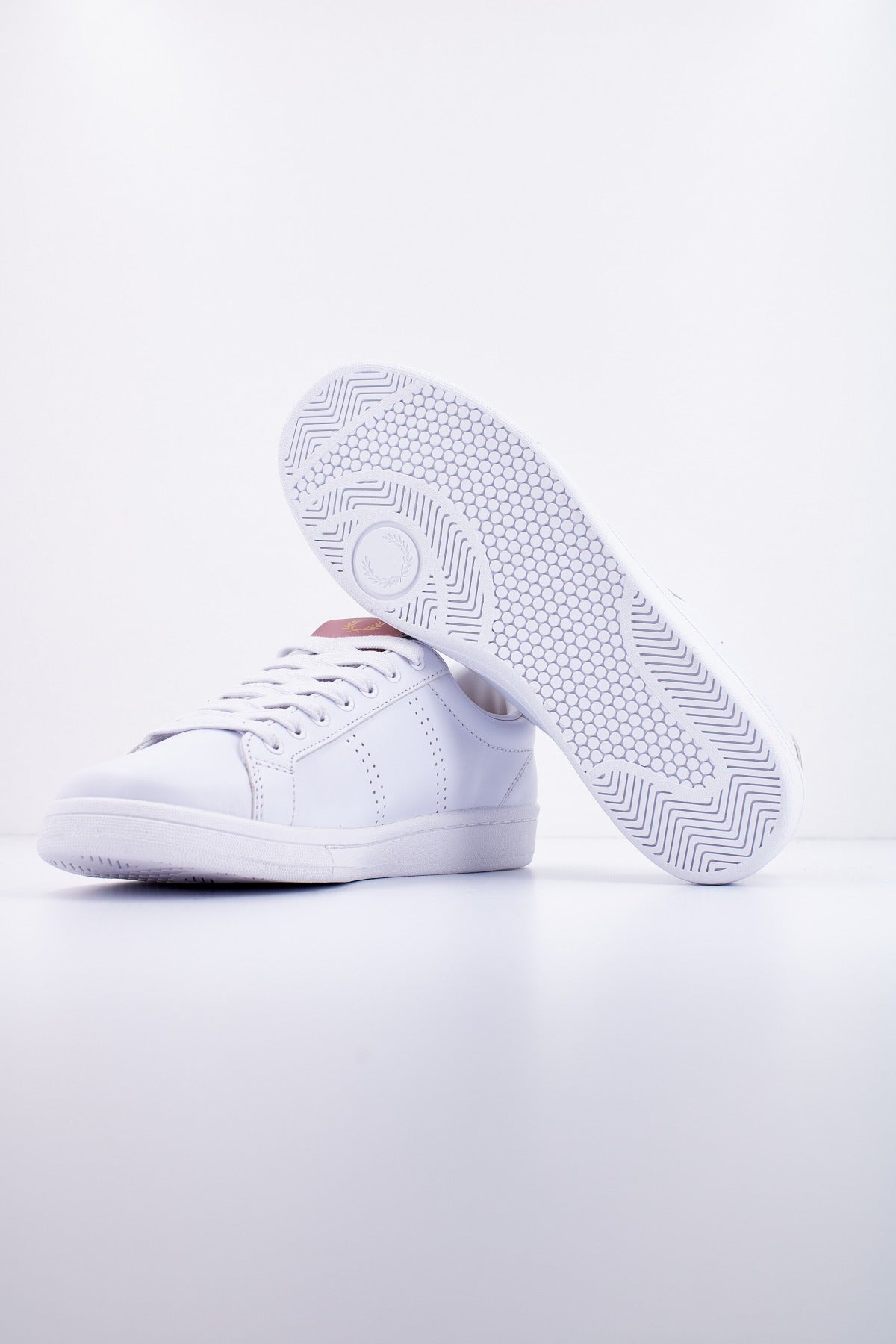 FRED PERRY LEATHER en color BLANCO  (4)
