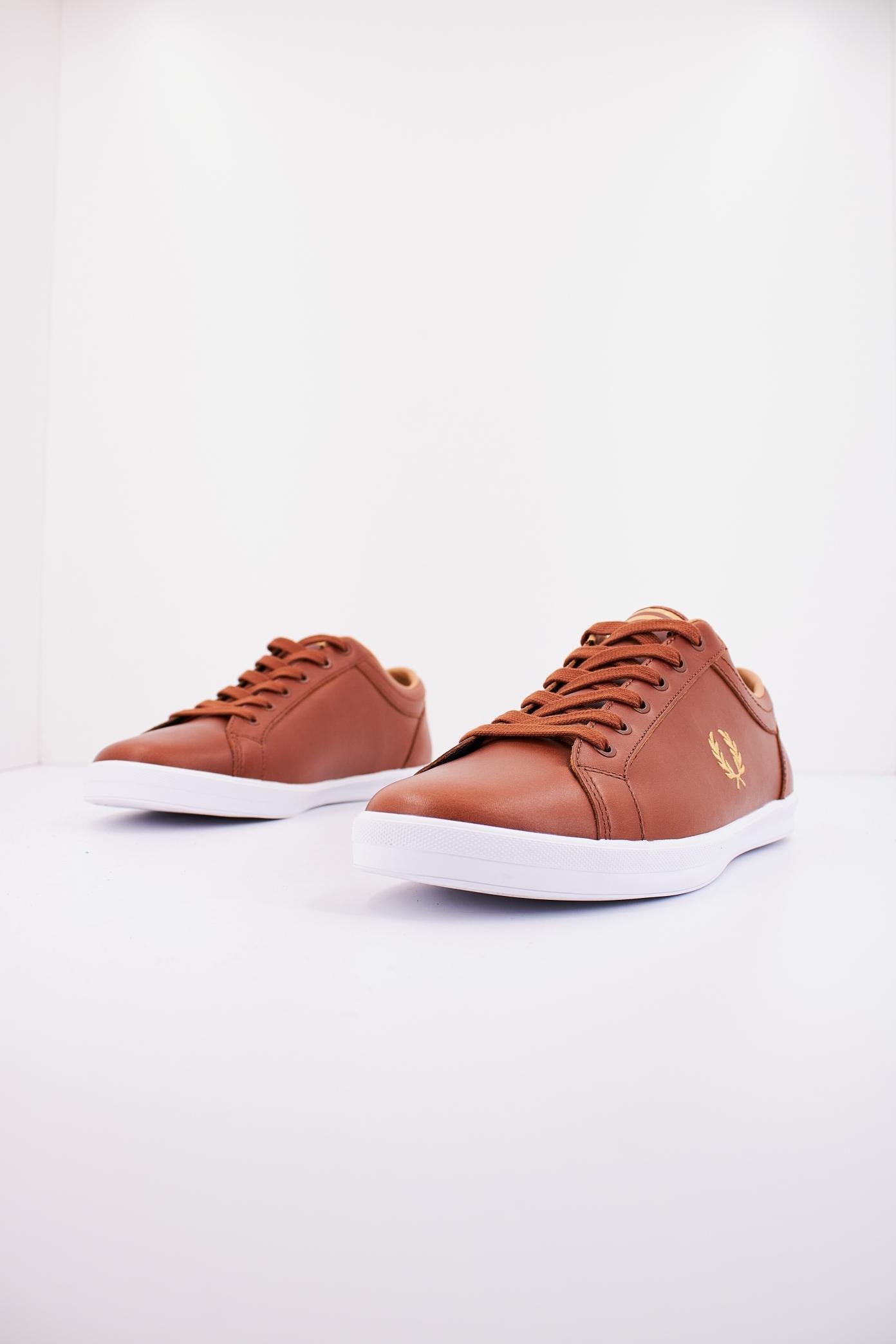 FRED PERRY BASELINE LEATHER en color MARRON  (2)