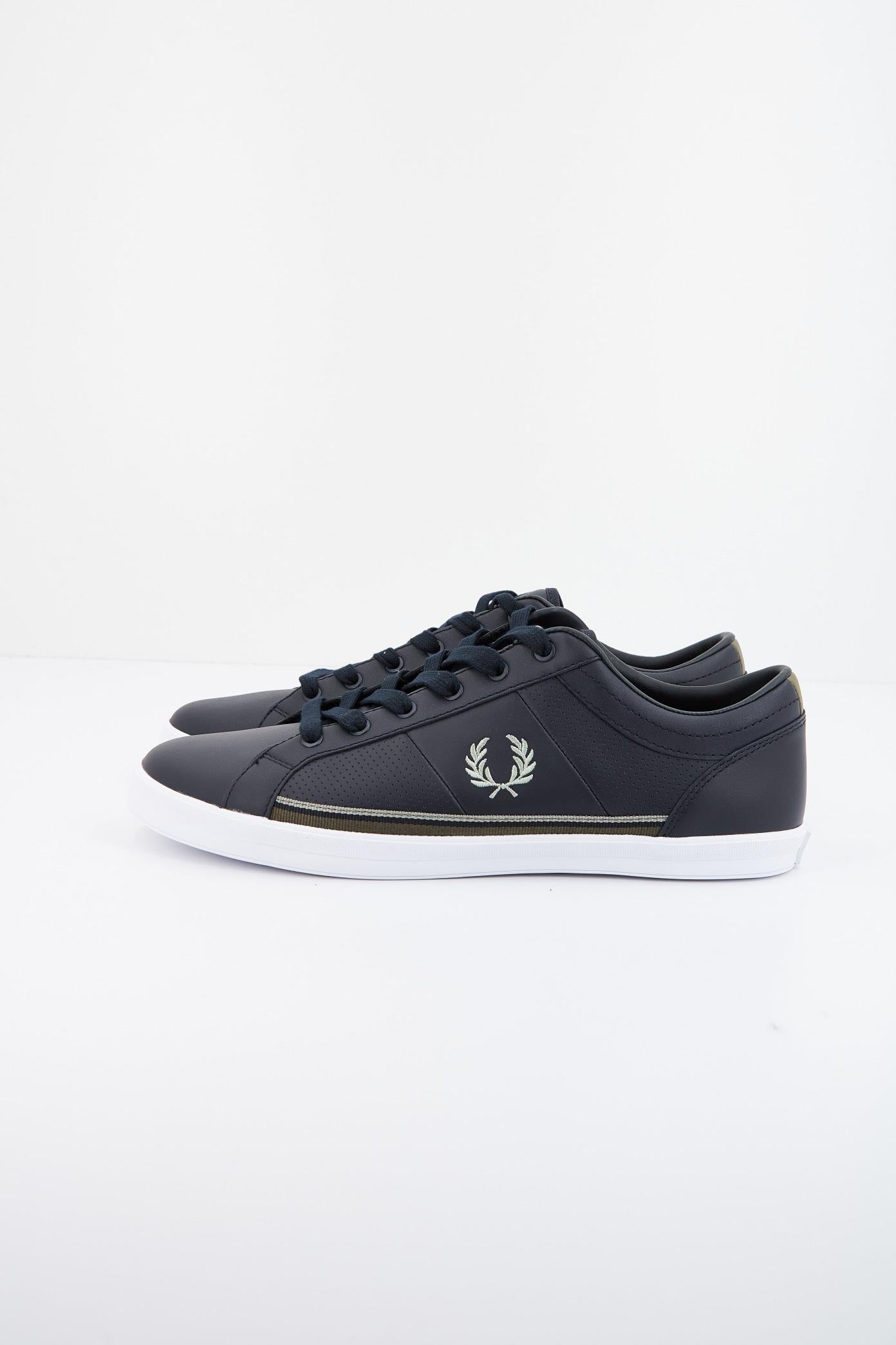 FRED PERRY  BASELINE PERF LEATH en color AZUL  (1)