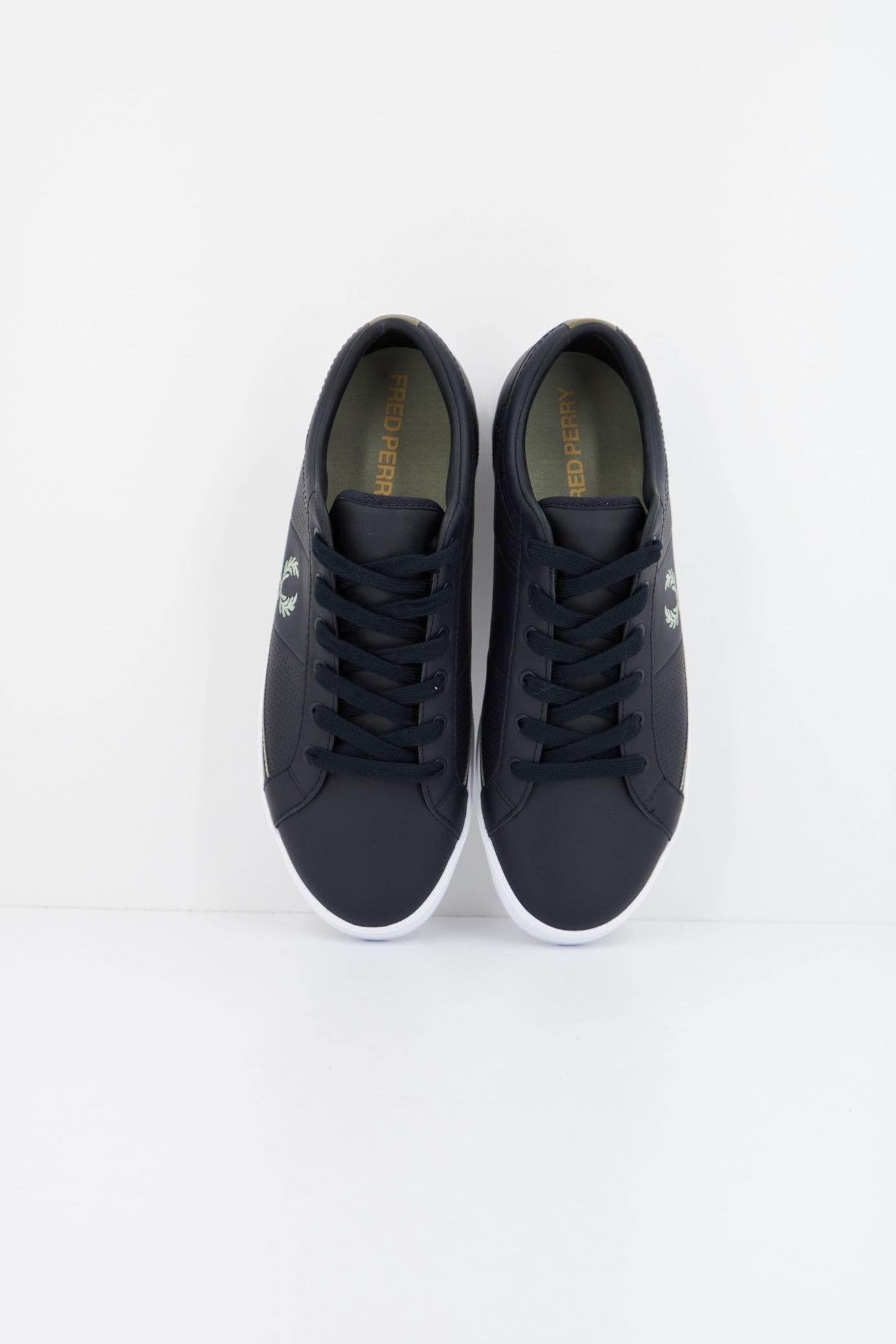 FRED PERRY  BASELINE PERF LEATH en color AZUL  (2)