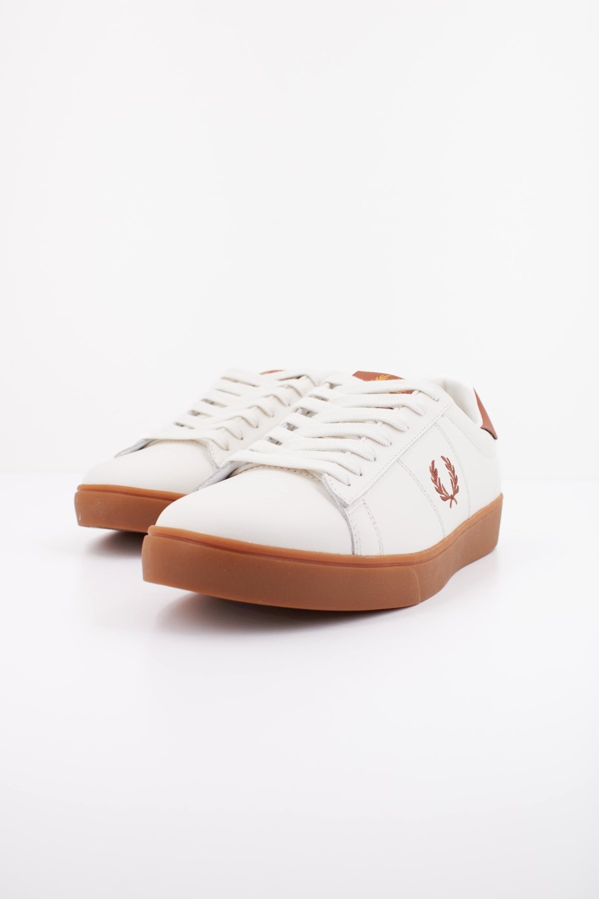 FRED PERRY SPENCER LEATHER en color BLANCO  (2)