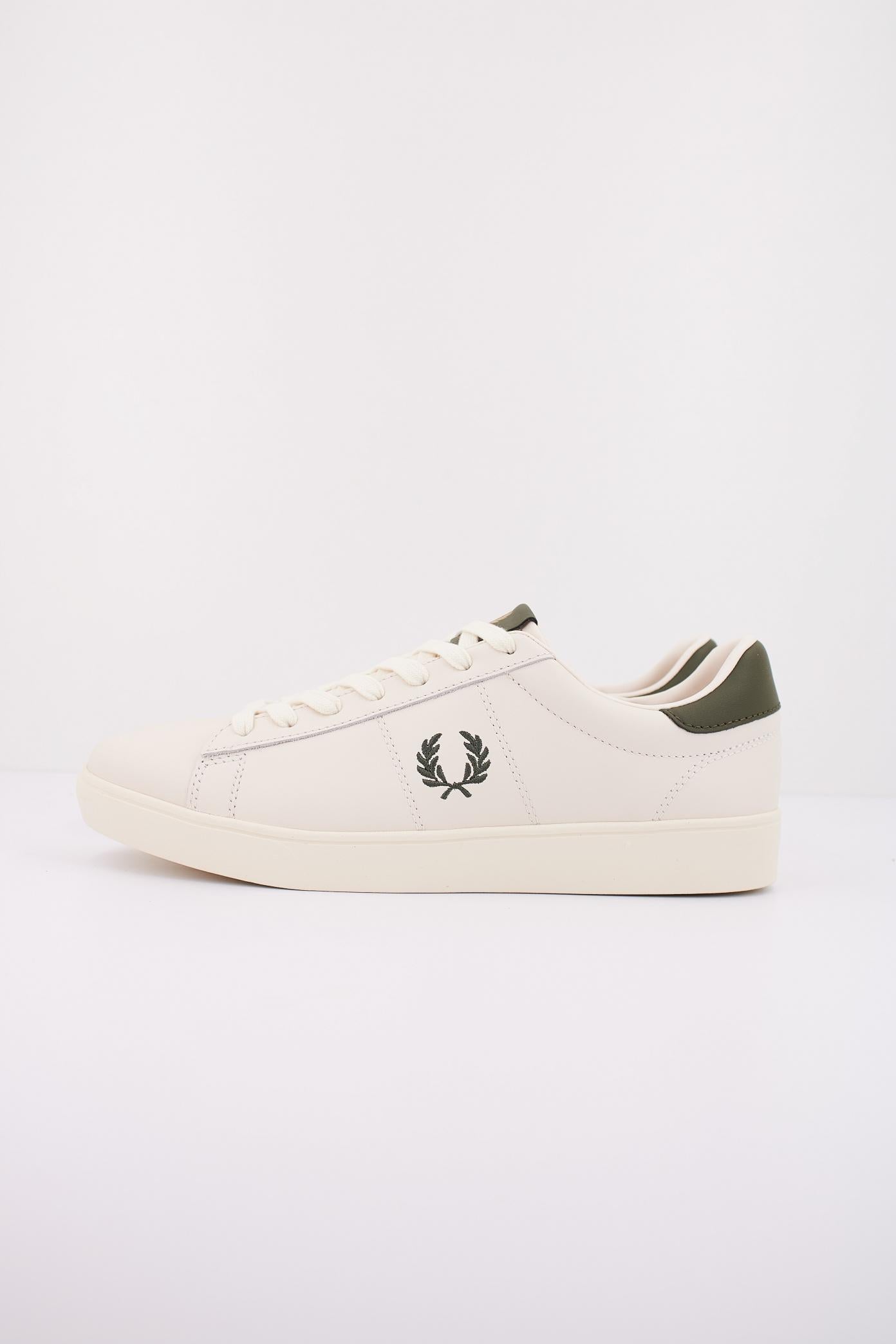 FRED PERRY SPENCER LEATHER en color BEIS  (1)
