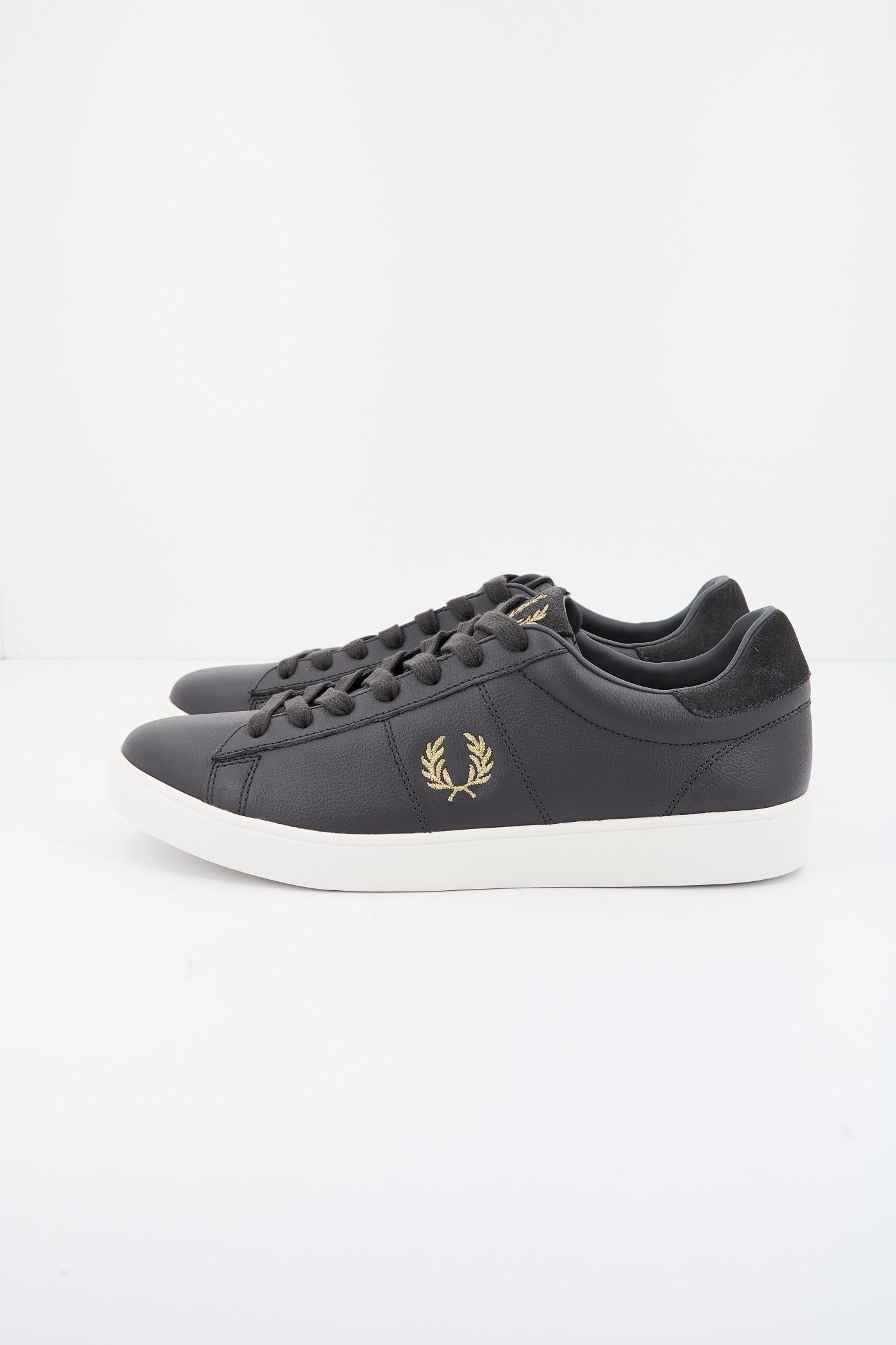 FRED PERRY SPENCER TUMBLED LTH en color GRIS  (1)