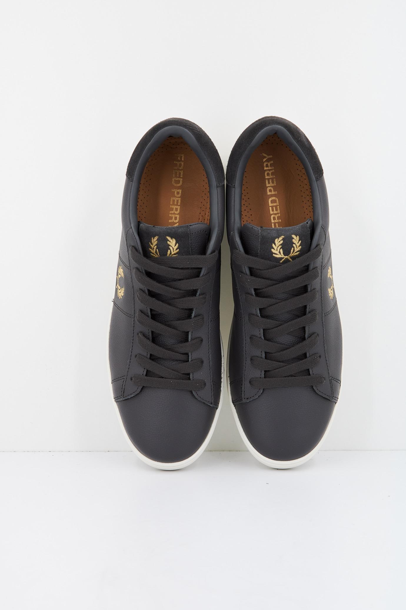FRED PERRY SPENCER TUMBLED LTH en color GRIS  (2)