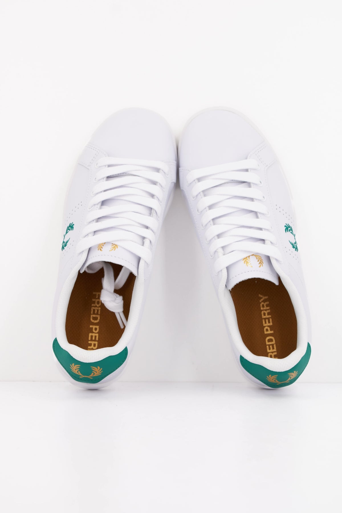 FRED PERRY  B LEATHER en color BLANCO  (3)