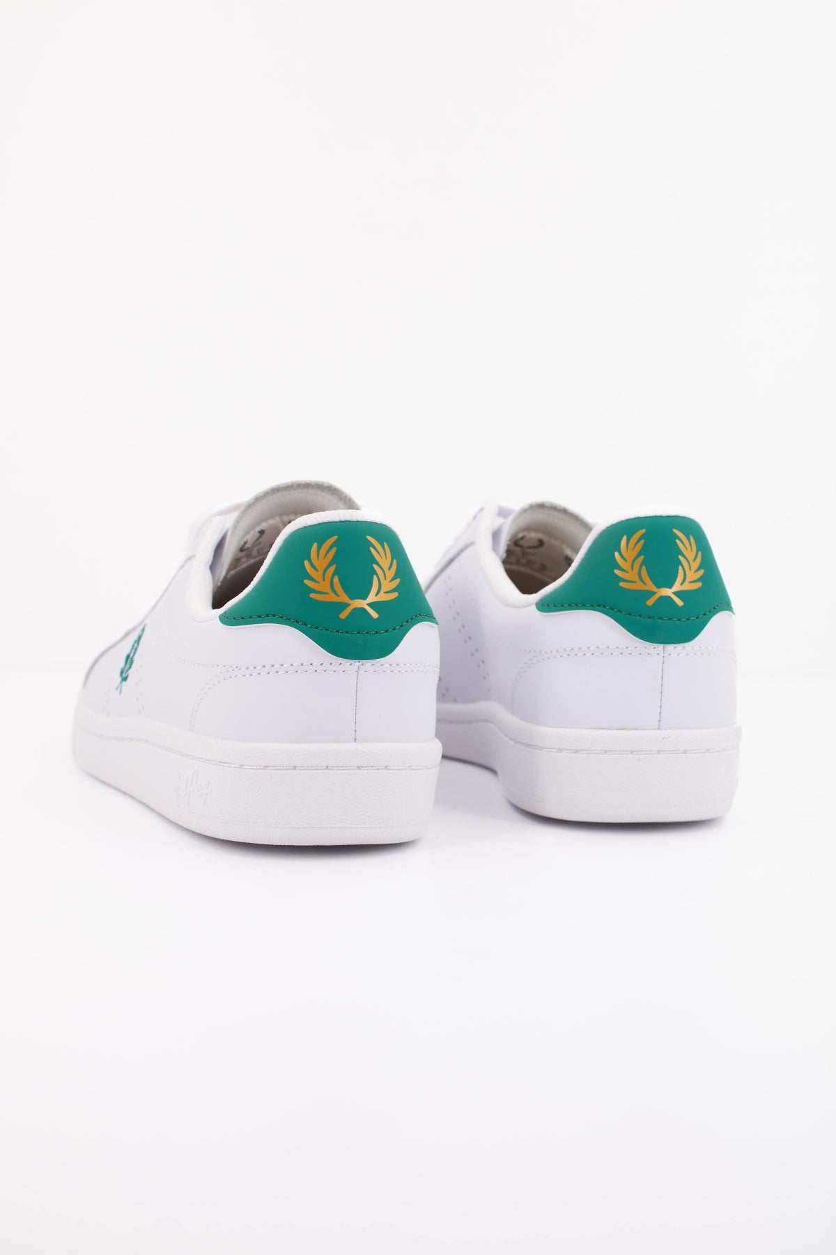 FRED PERRY  B LEATHER en color BLANCO  (4)