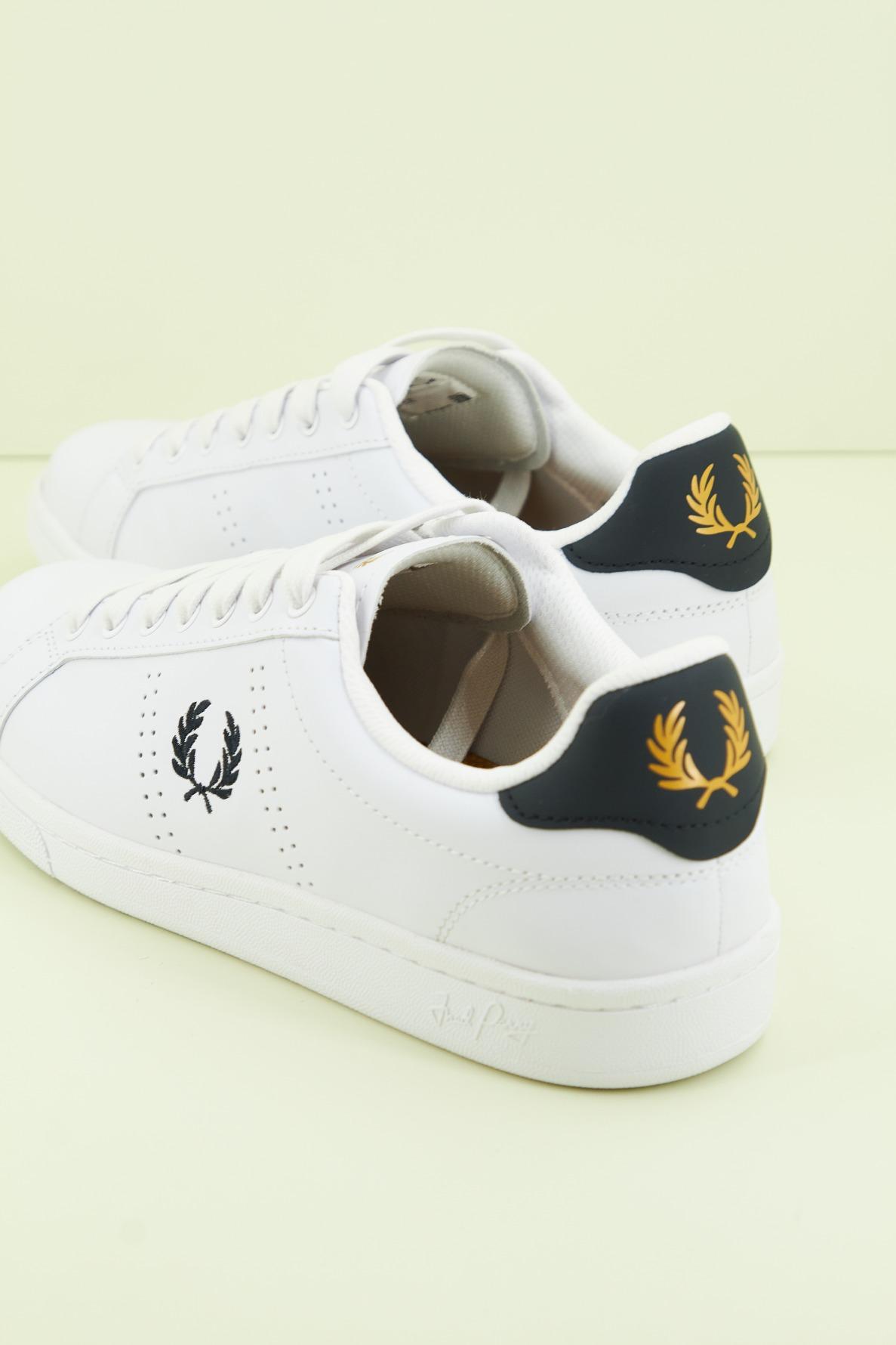FRED PERRY  B LEATHER en color BLANCO  (3)