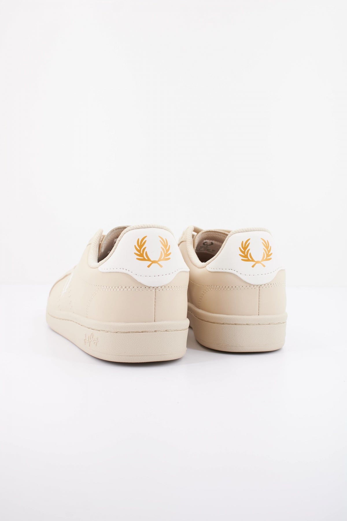 FRED PERRY  B LEATHER en color BEIS  (4)