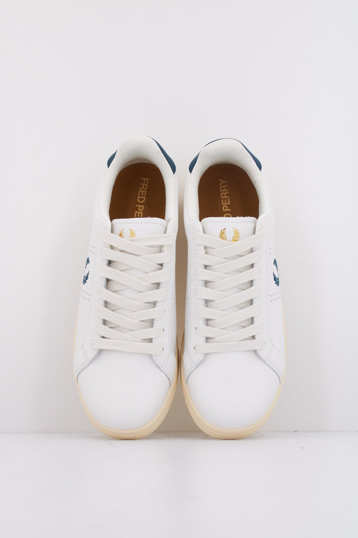 FRED PERRY  B LEATHER en color BLANCO  (3)
