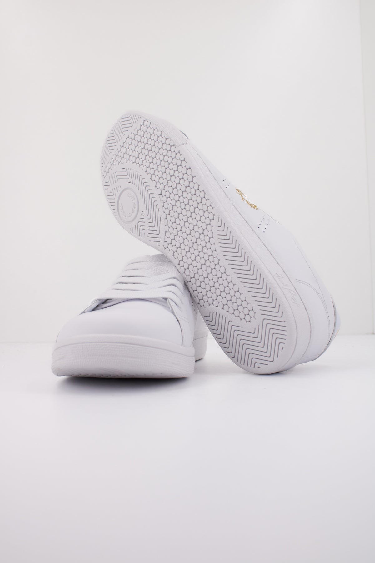FRED PERRY  B LEATHER en color BLANCO  (5)