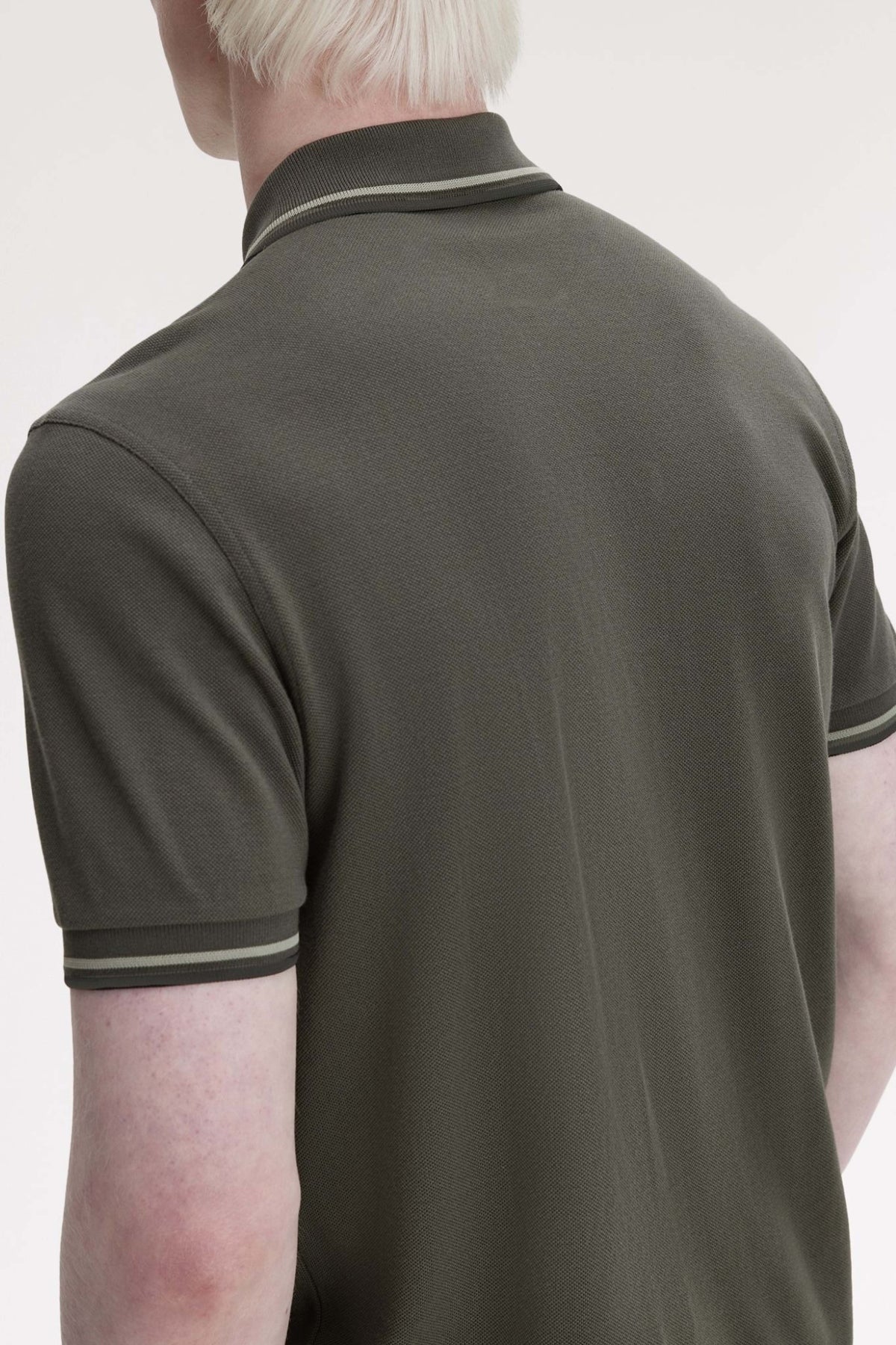 FRED PERRY TWIN TIPPED en color VERDE  (2)