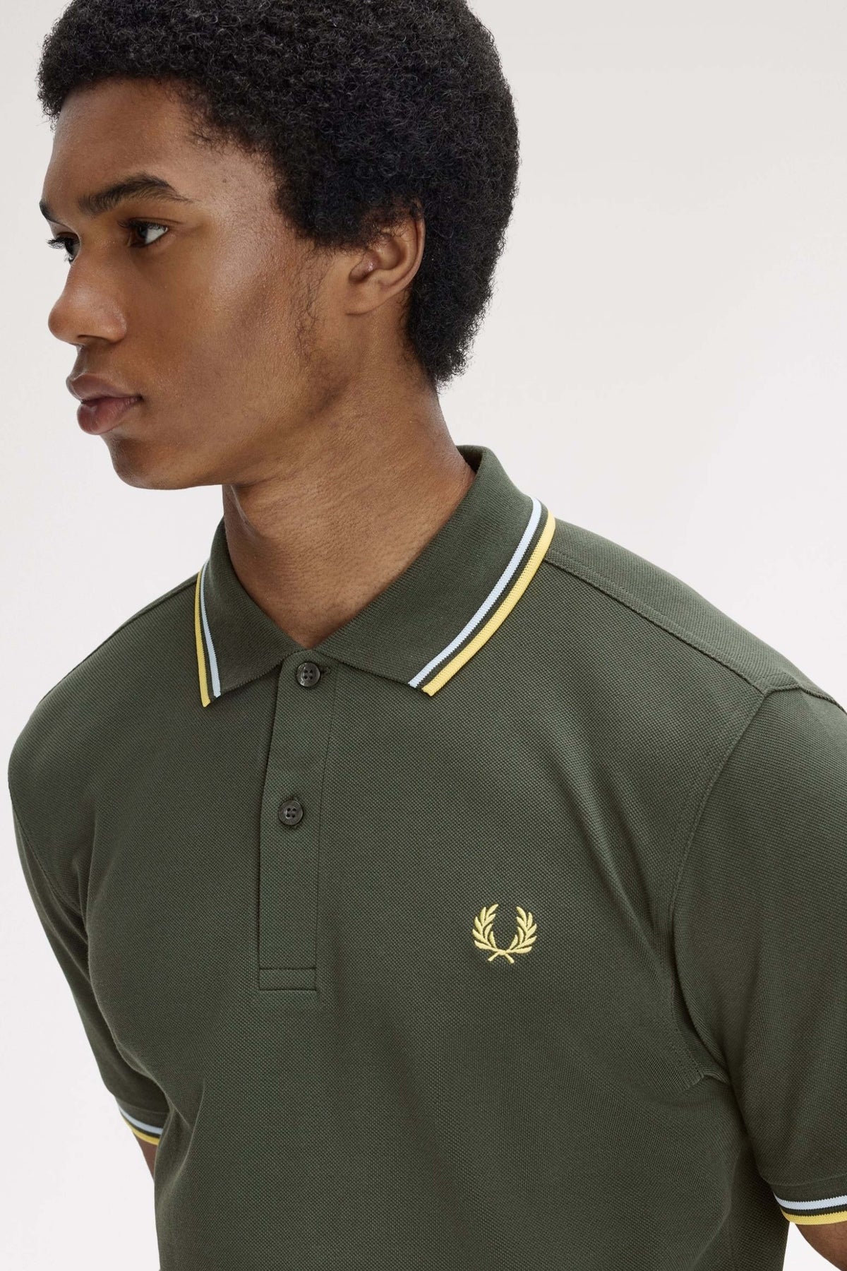 FRED PERRY TWIN TIPPED en color VERDE  (4)
