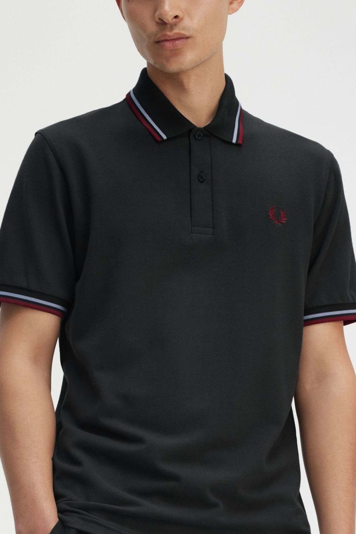 FRED PERRY TWIN TIPPED en color NEGRO  (2)