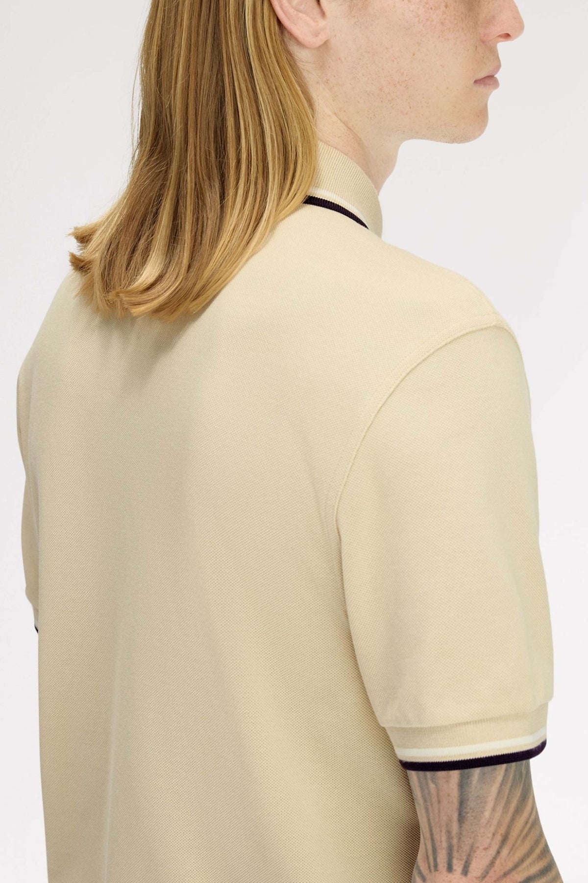 FRED PERRY TWIN TIPPED en color BEIS  (2)
