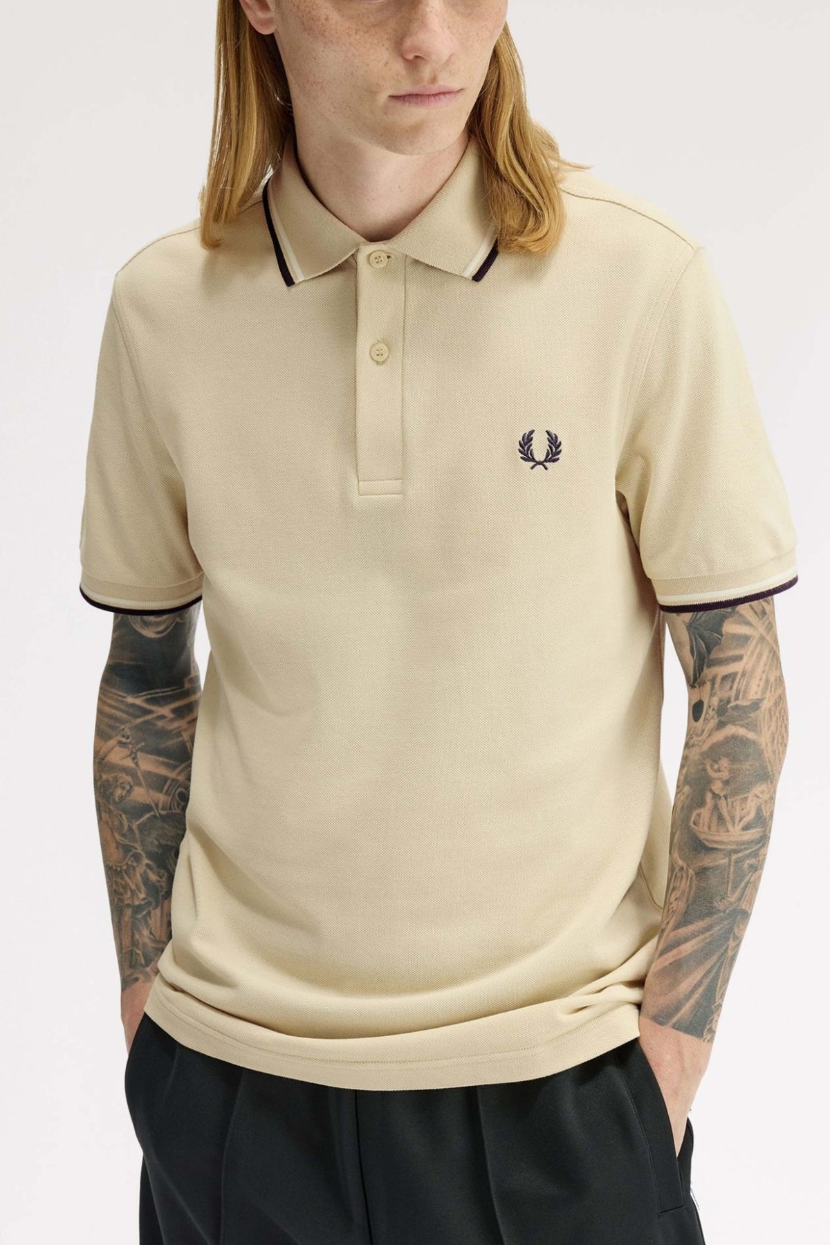 FRED PERRY TWIN TIPPED en color BEIS  (3)